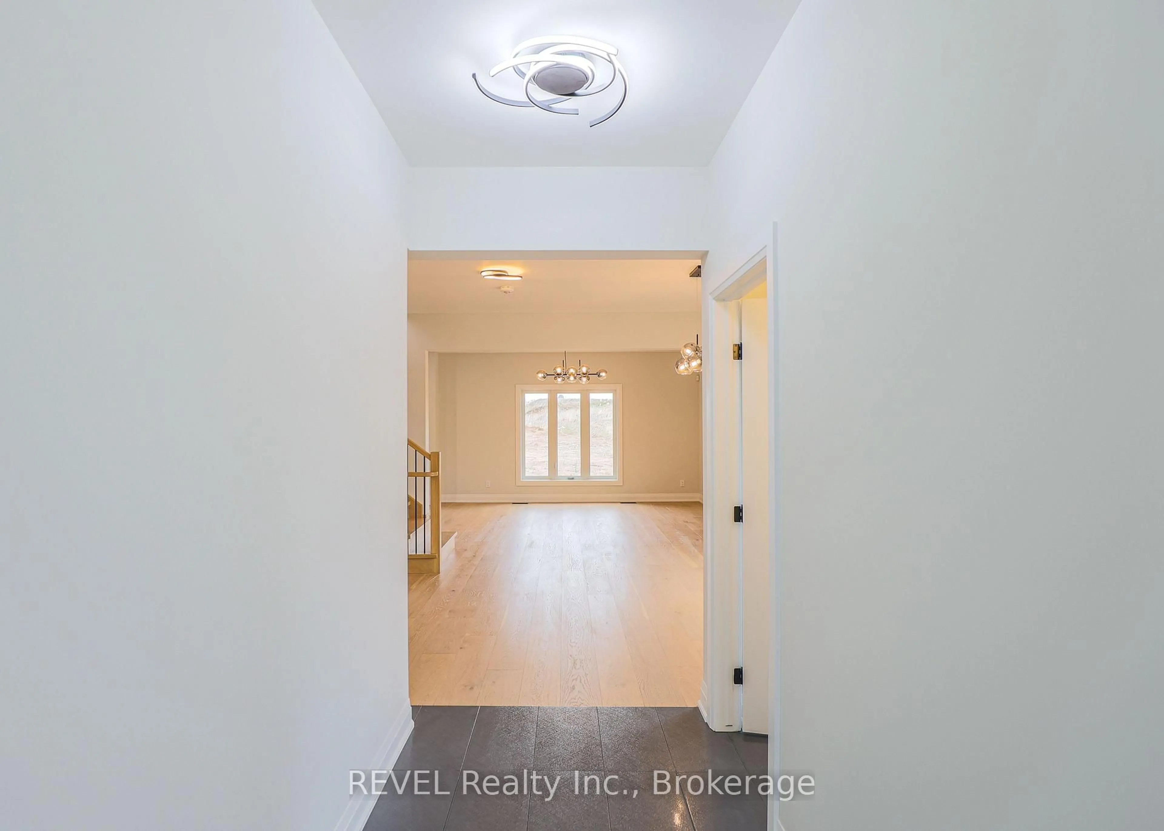 Indoor entryway for 111 Acacia Rd, Pelham Ontario L0S 1E6