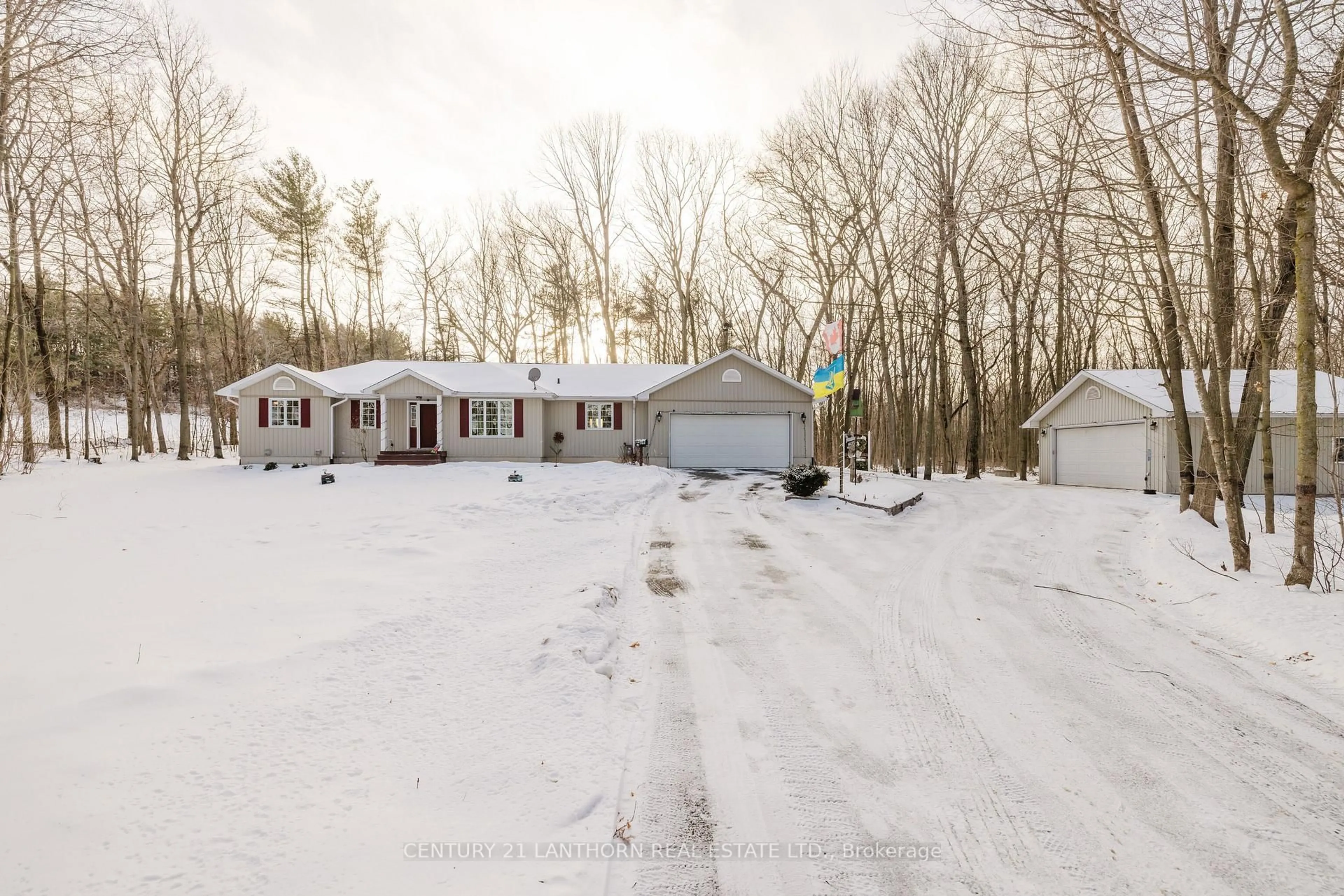A pic from outside/outdoor area/front of a property/back of a property/a pic from drone, unknown for 1726 County 26 Rd, Brighton Ontario K0K 1H0