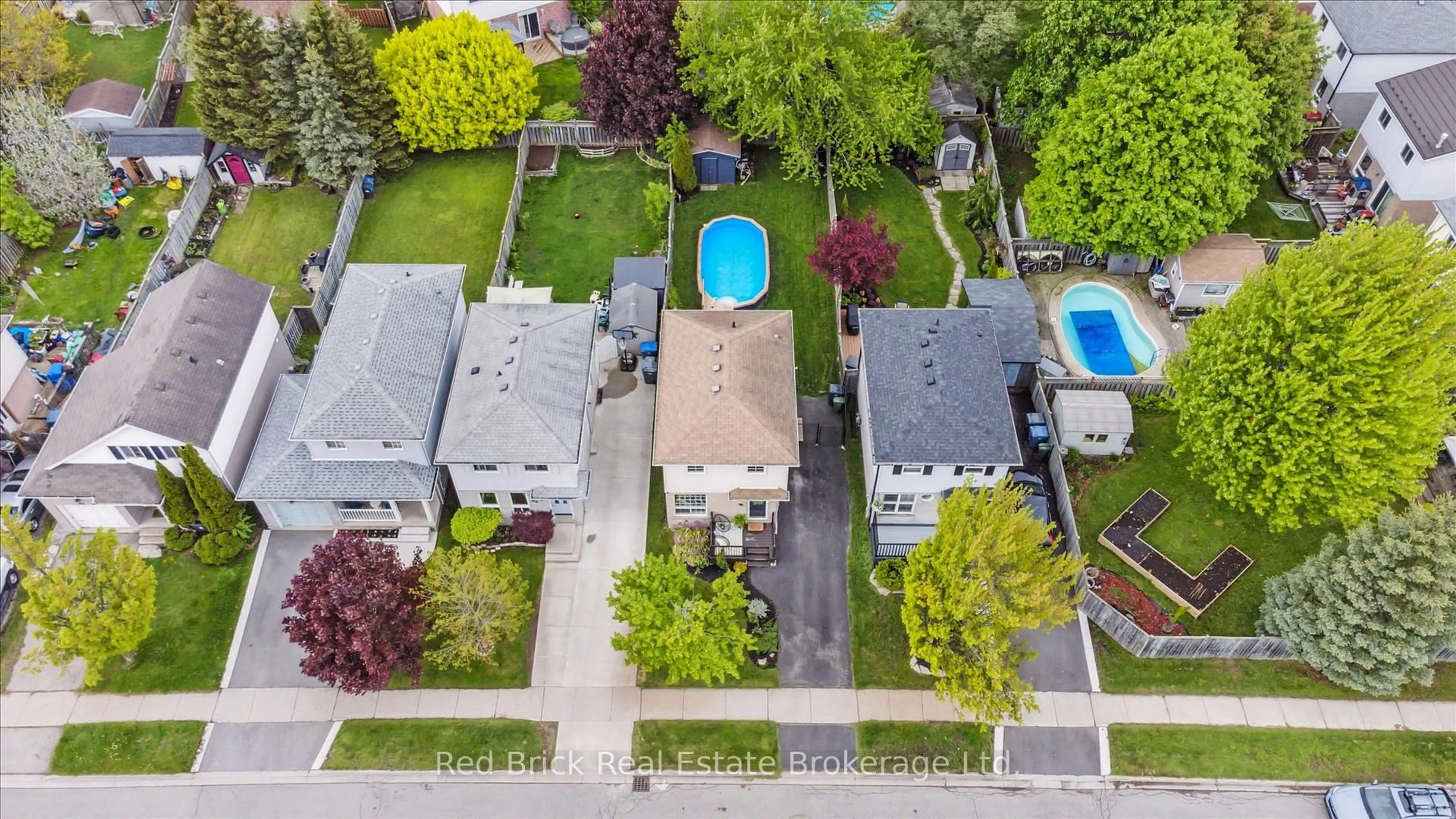 A pic from outside/outdoor area/front of a property/back of a property/a pic from drone, street for 88 Watt St, Guelph Ontario N1E 6W6