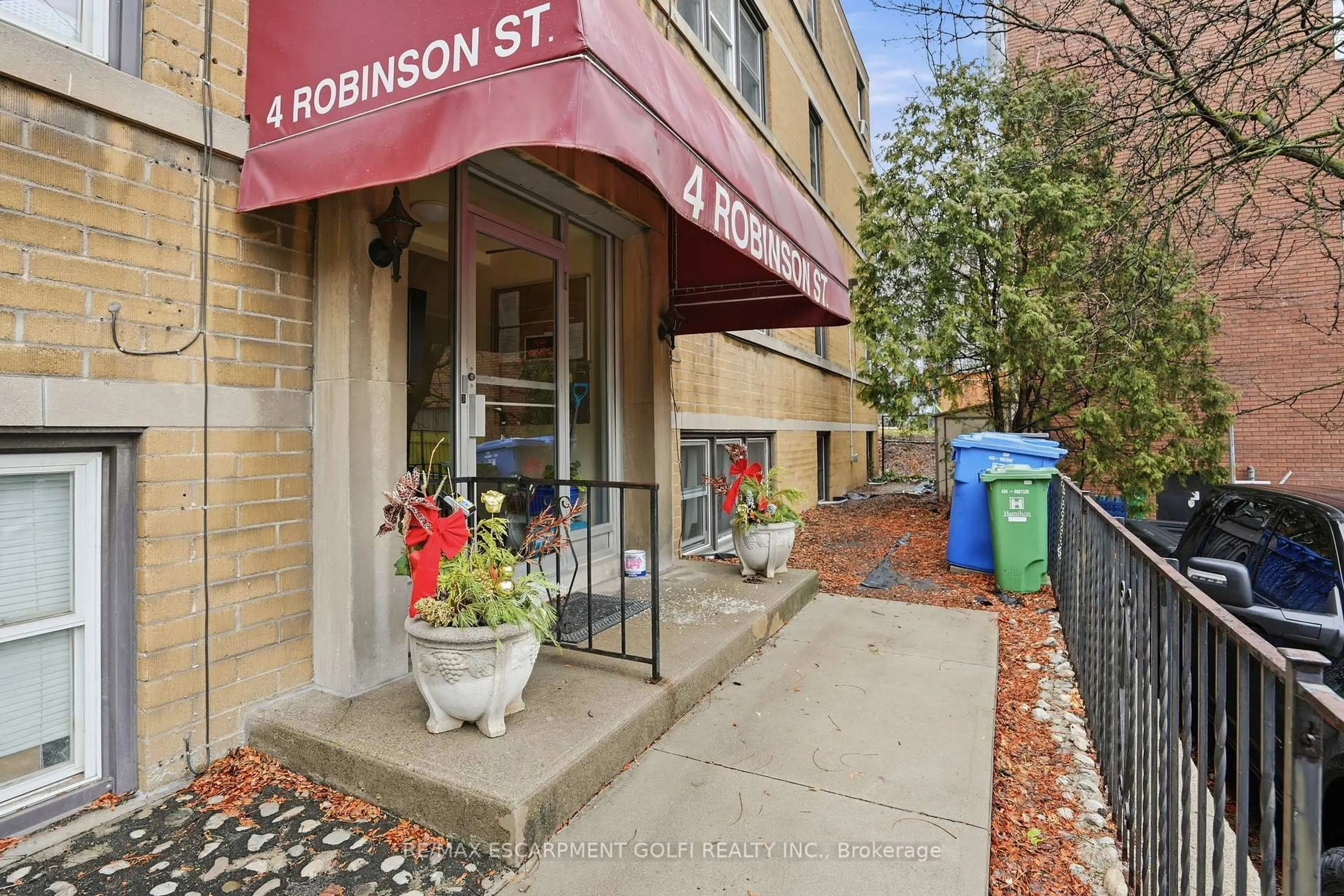 Unknown for 4 Robinson St #9, Hamilton Ontario L8P 1Y5