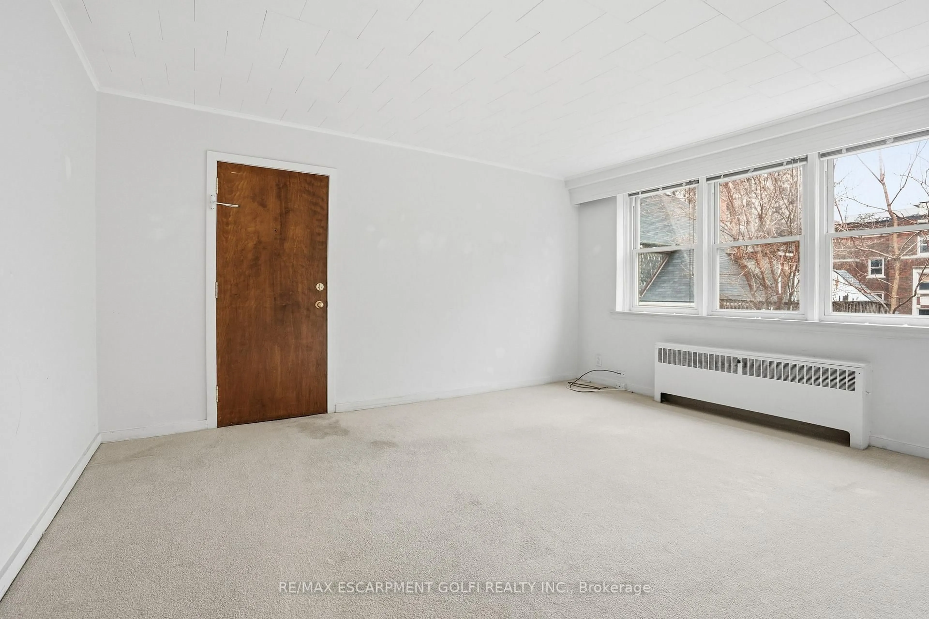 A pic of a room for 4 Robinson St #9, Hamilton Ontario L8P 1Y5