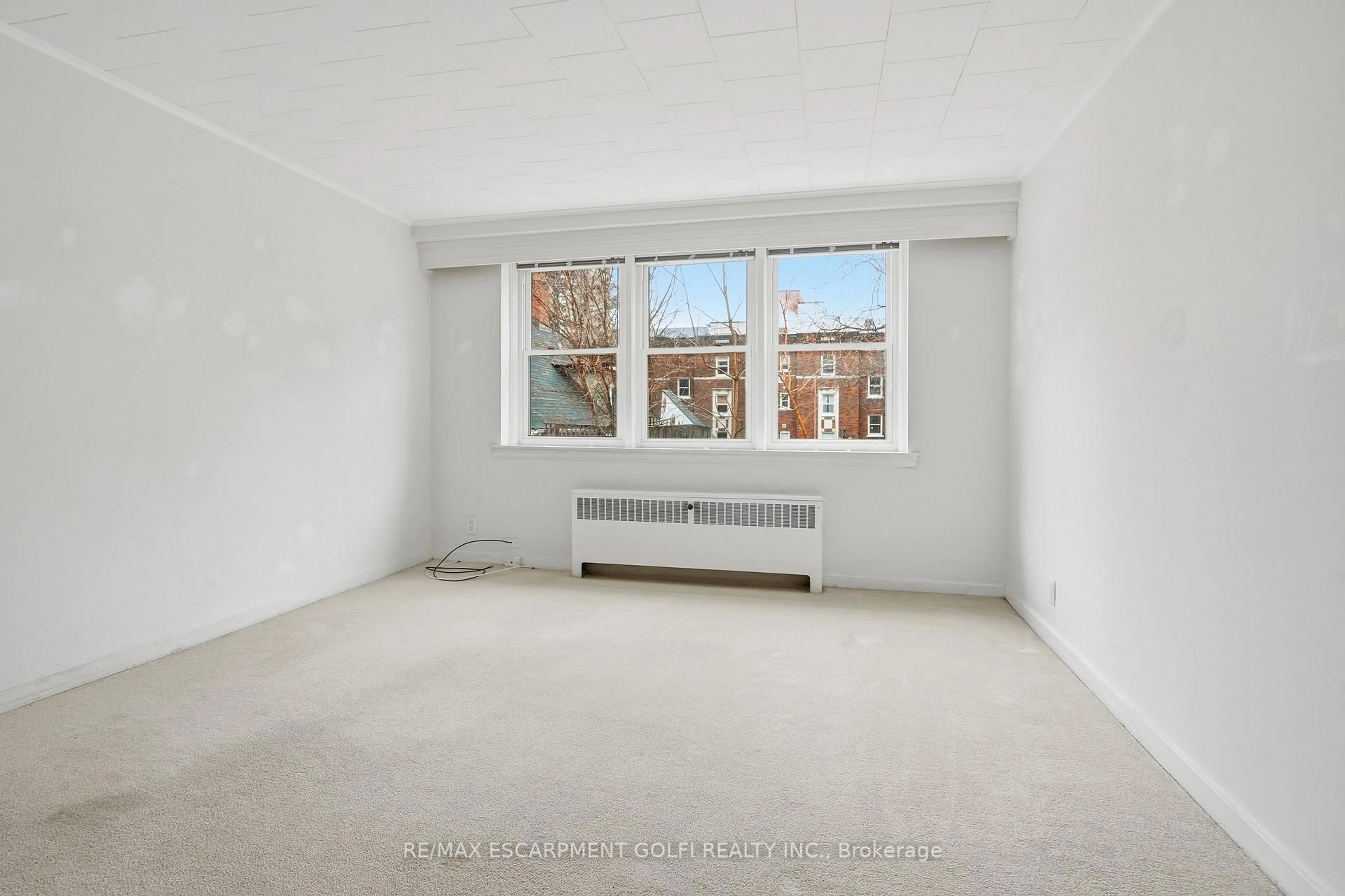 A pic of a room for 4 Robinson St #9, Hamilton Ontario L8P 1Y5