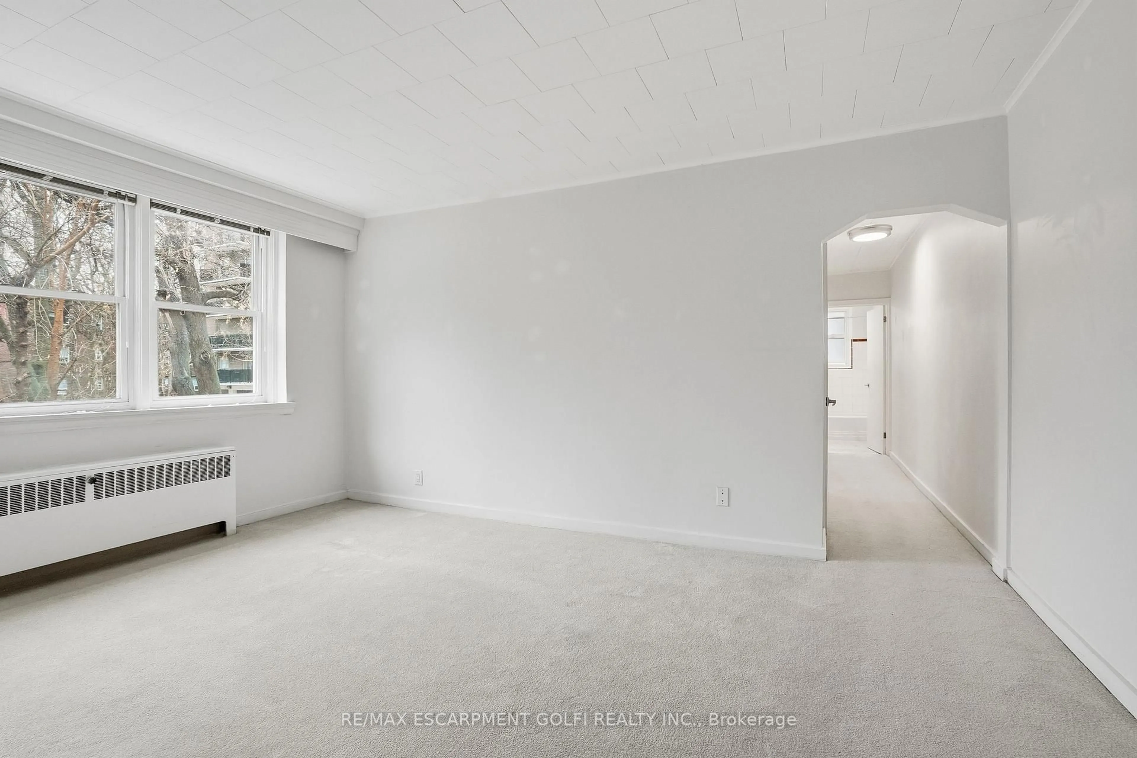 A pic of a room for 4 Robinson St #9, Hamilton Ontario L8P 1Y5