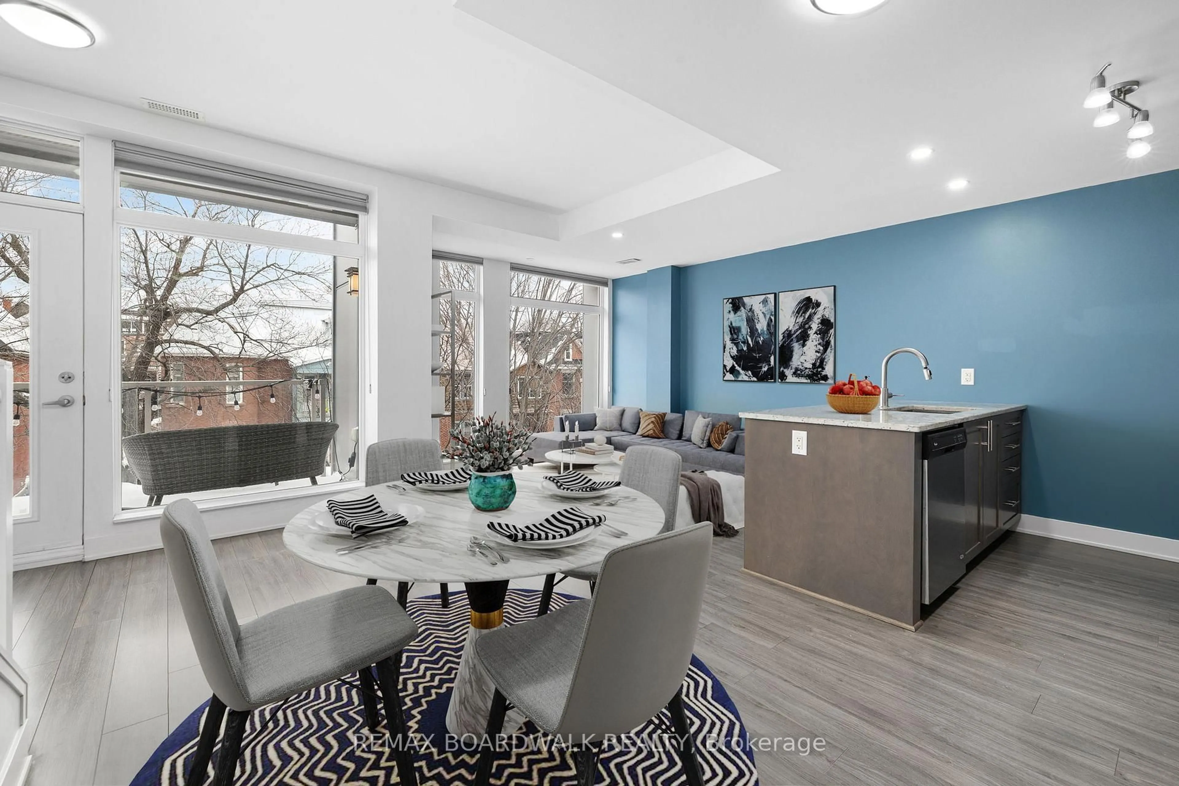 Unknown for 104 Holmwood Ave, Ottawa Ontario K1S 5V1