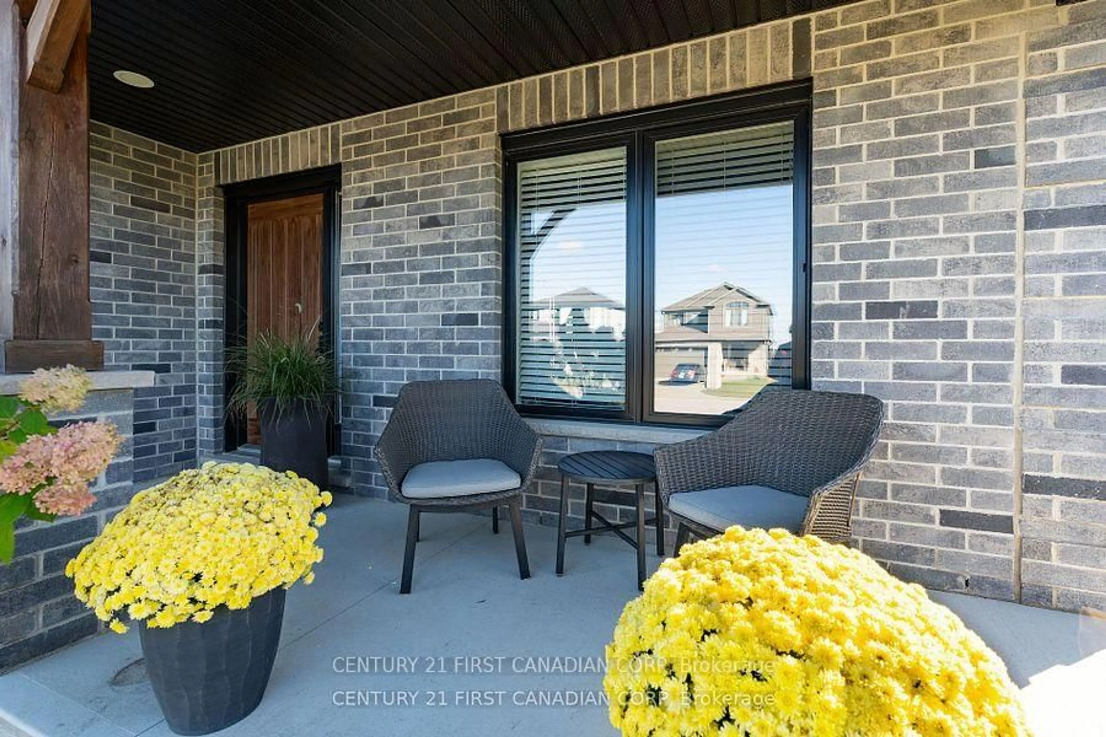 Patio, unknown for 191 GILMOUR Dr, Lucan Biddulph Ontario N0M 2J0