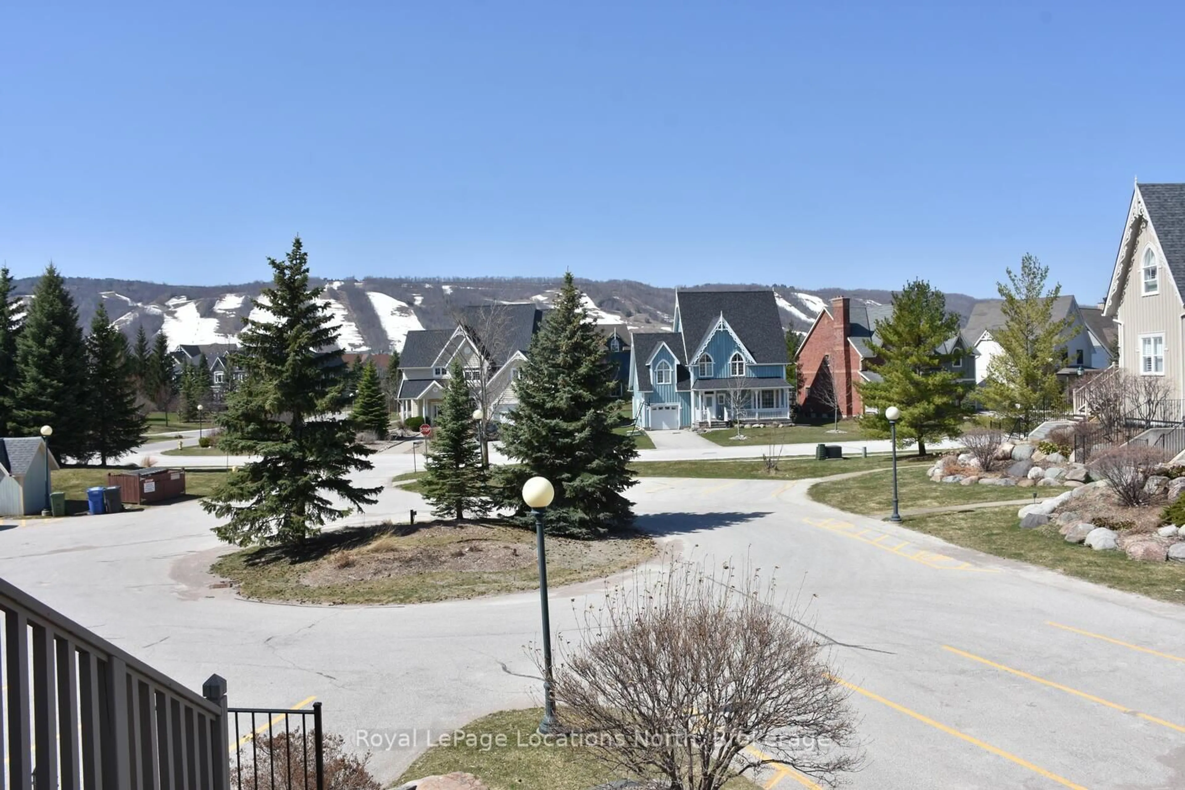 A pic from outside/outdoor area/front of a property/back of a property/a pic from drone, unknown for 170 Snowbridge Way #223, Blue Mountains Ontario L9Y 0V2