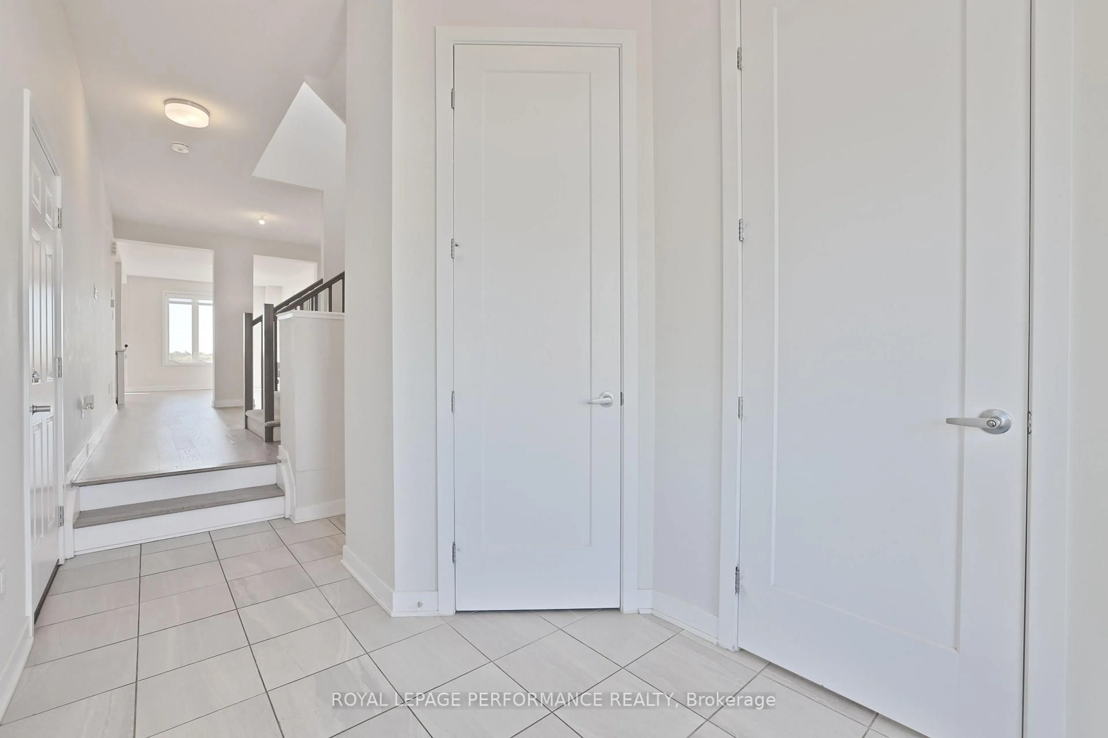 Indoor entryway for 116 Main Halyard Lane, Ottawa Ontario K2J 7B6