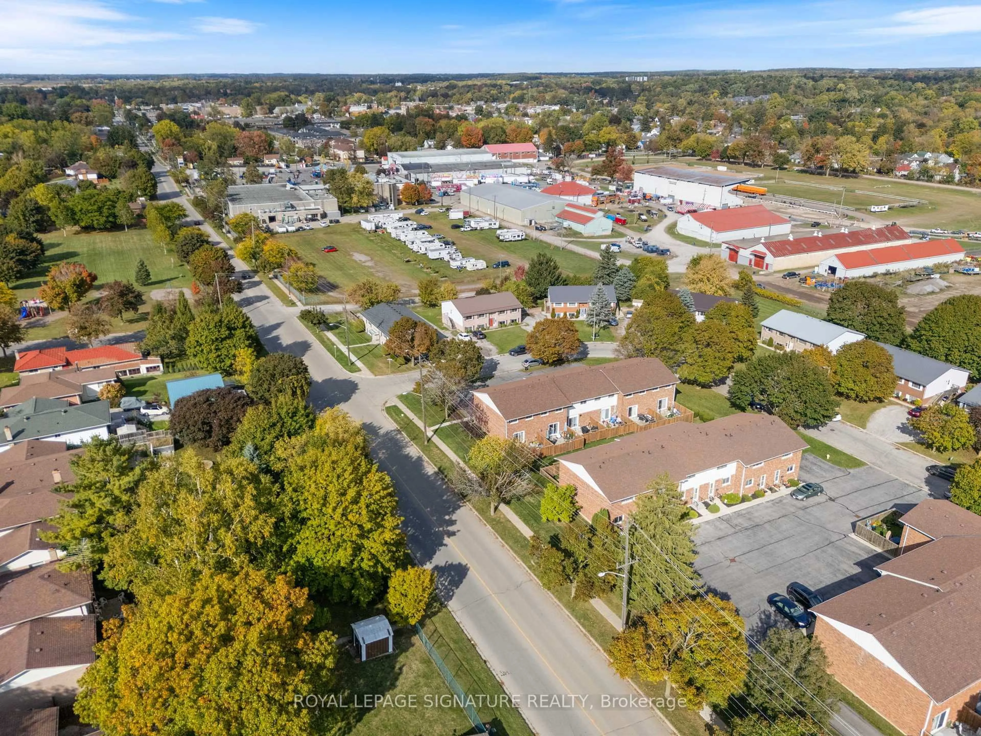 A pic from outside/outdoor area/front of a property/back of a property/a pic from drone, street for 10 Montclair Cres #5, Norfolk Ontario N3Y 4R9