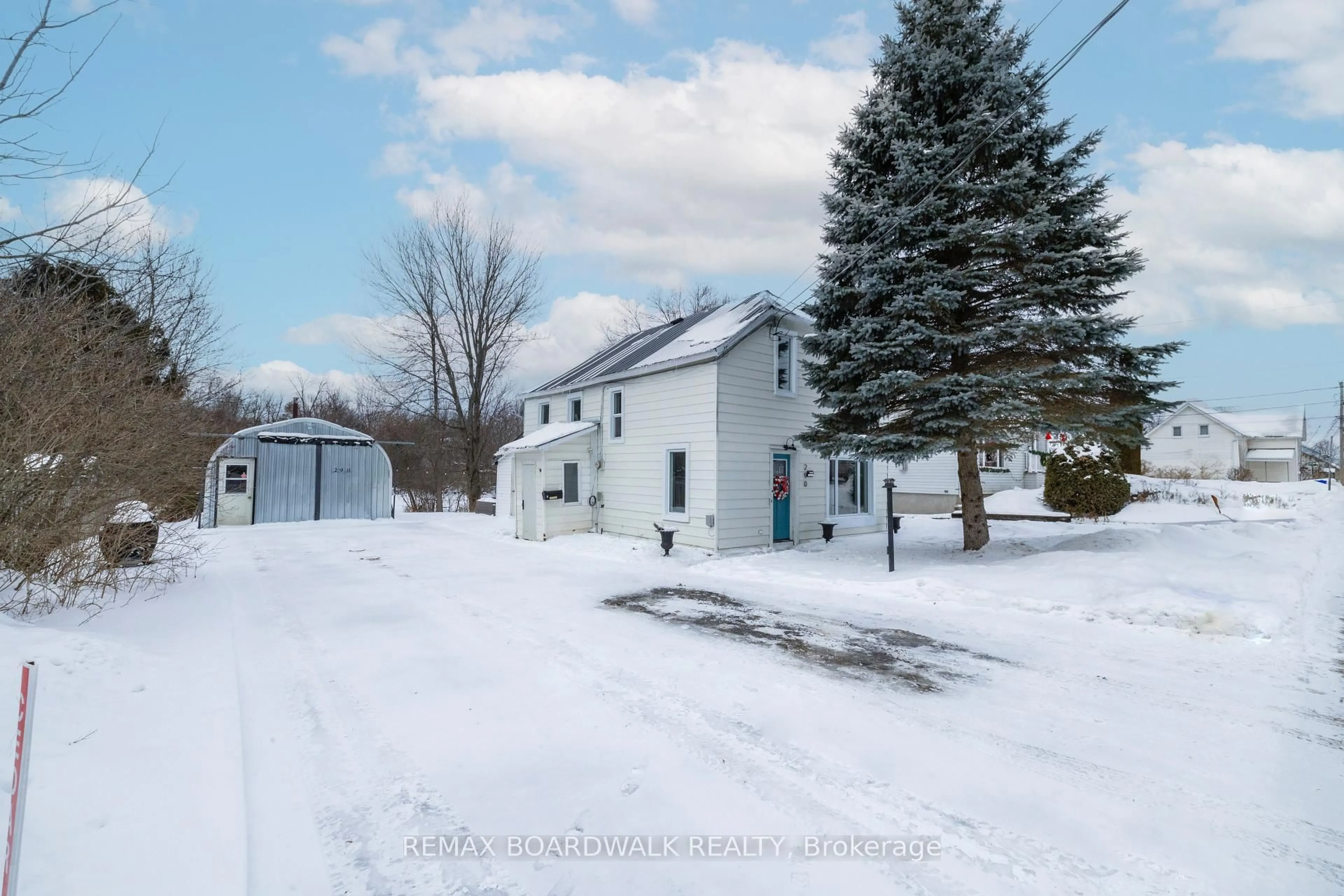 A pic from outside/outdoor area/front of a property/back of a property/a pic from drone, street for 290 Water St, Almonte Ontario K0A 1A0