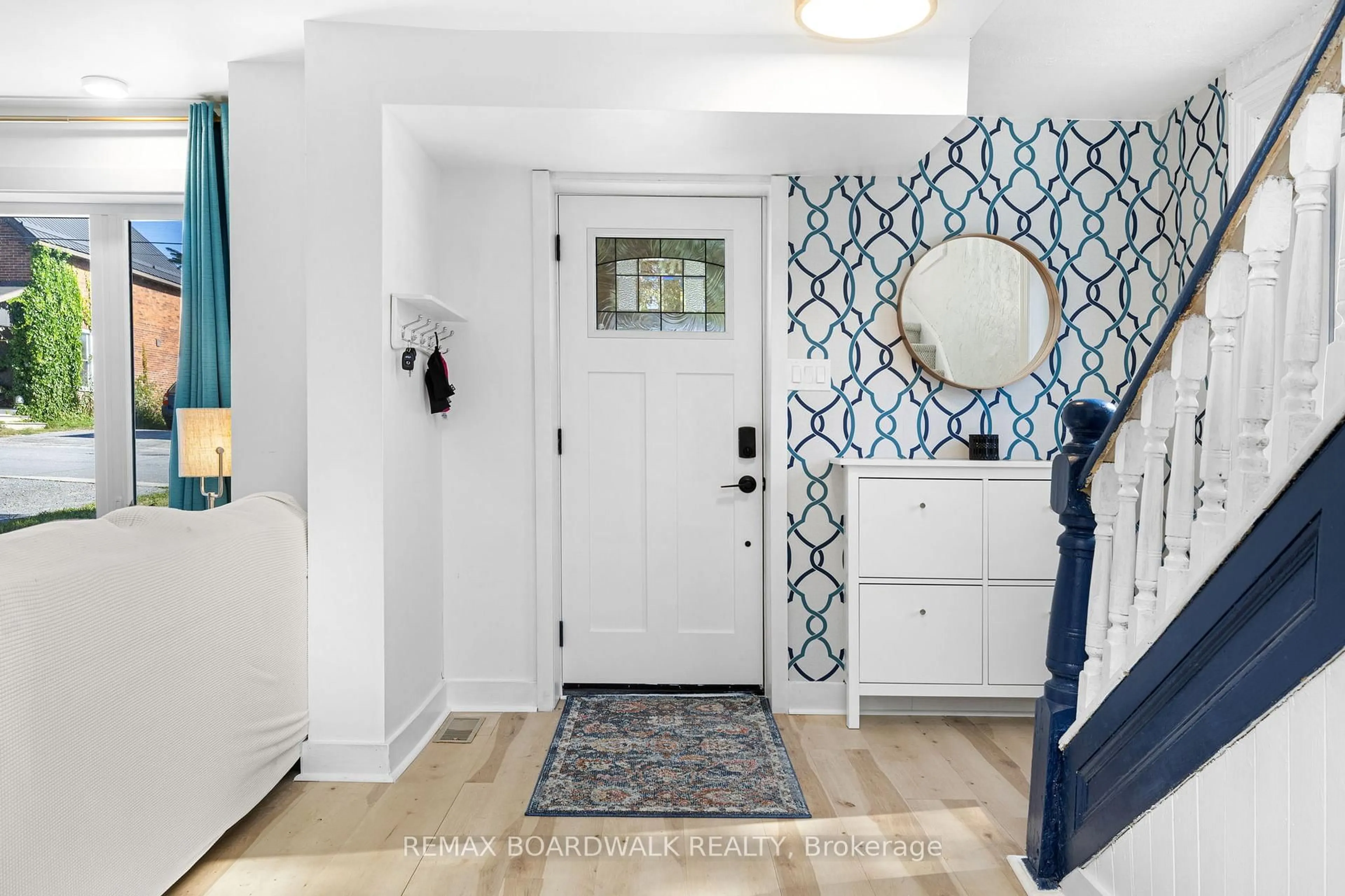 Indoor entryway for 290 Water St, Almonte Ontario K0A 1A0