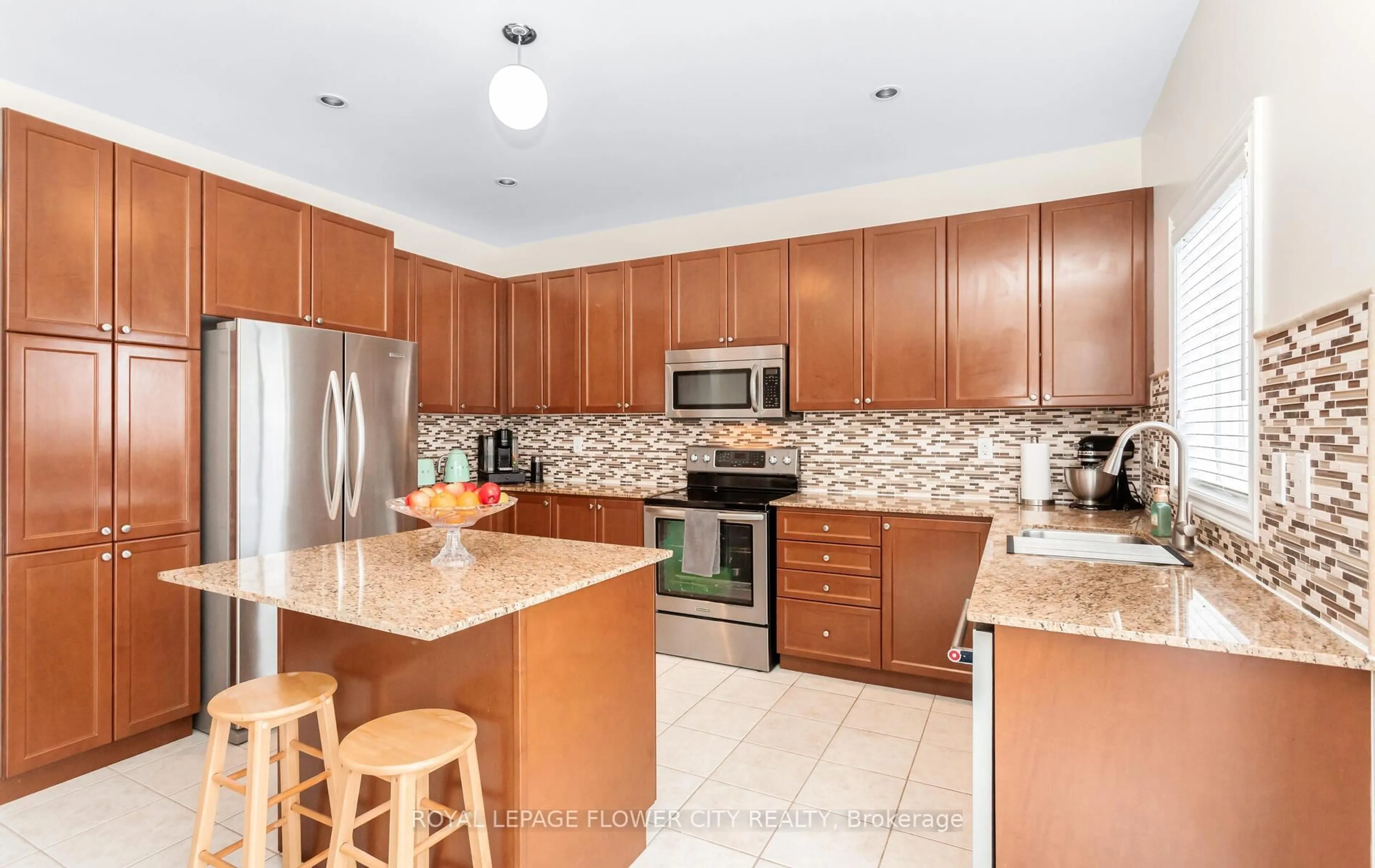 Open concept kitchen, ceramic/tile floor for 513 Davis Dr, Shelburne Ontario L9V 2S3