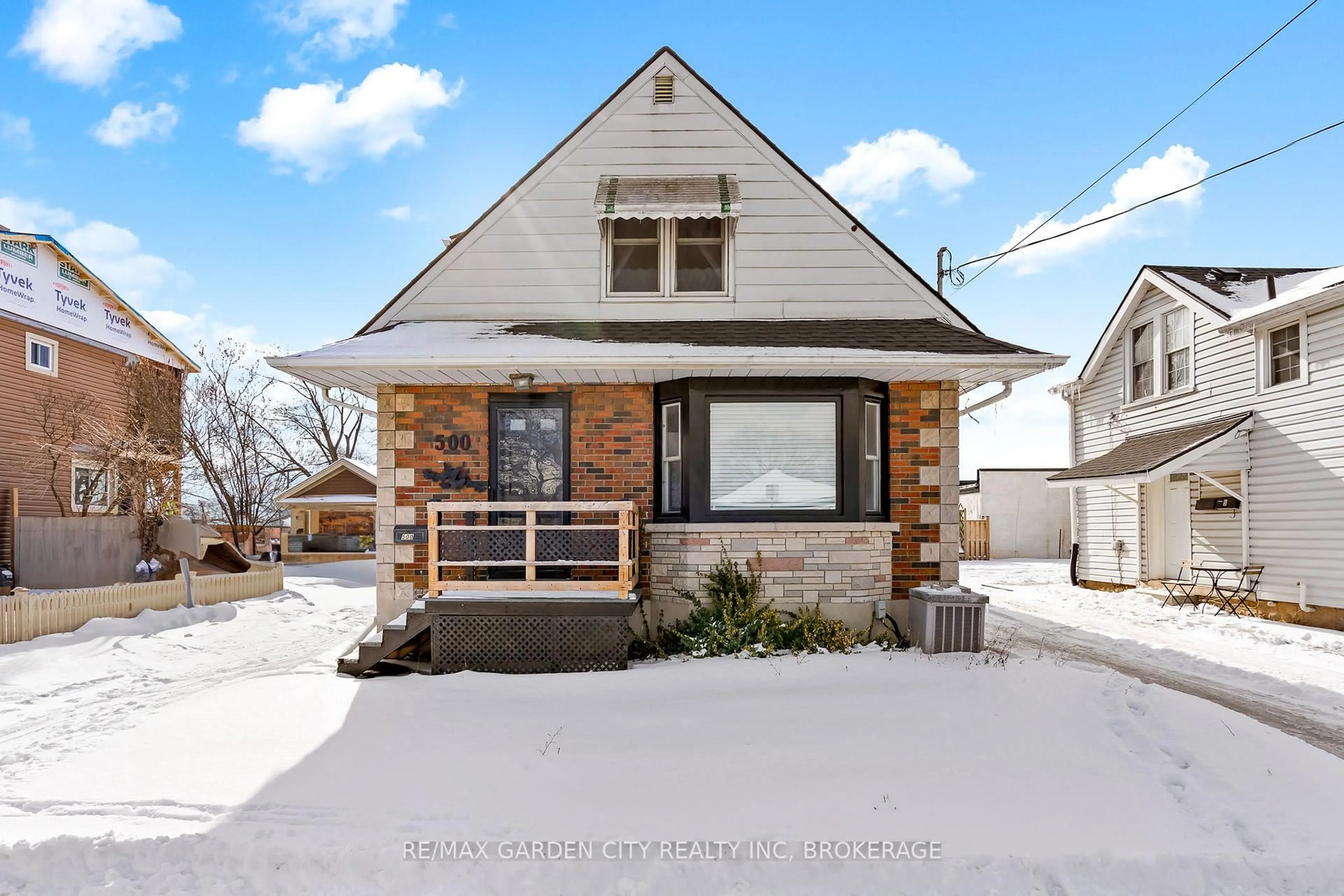 Home with brick exterior material, street for 500 Lincoln St, Welland Ontario L3B 4N8