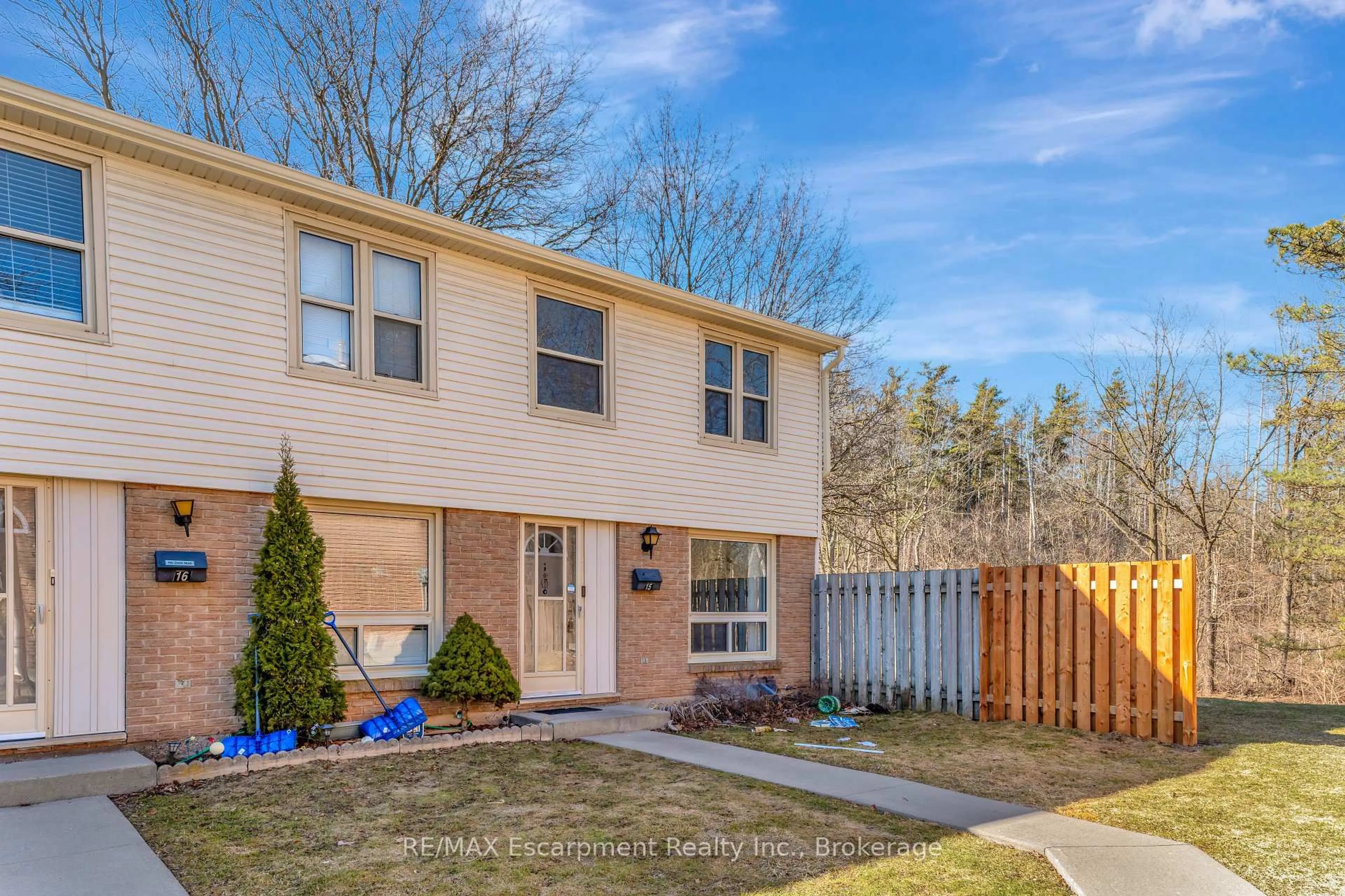 Home with brick exterior material, street for 165 Green Valley Dr #15, Kitchener Ontario N2P 1K3