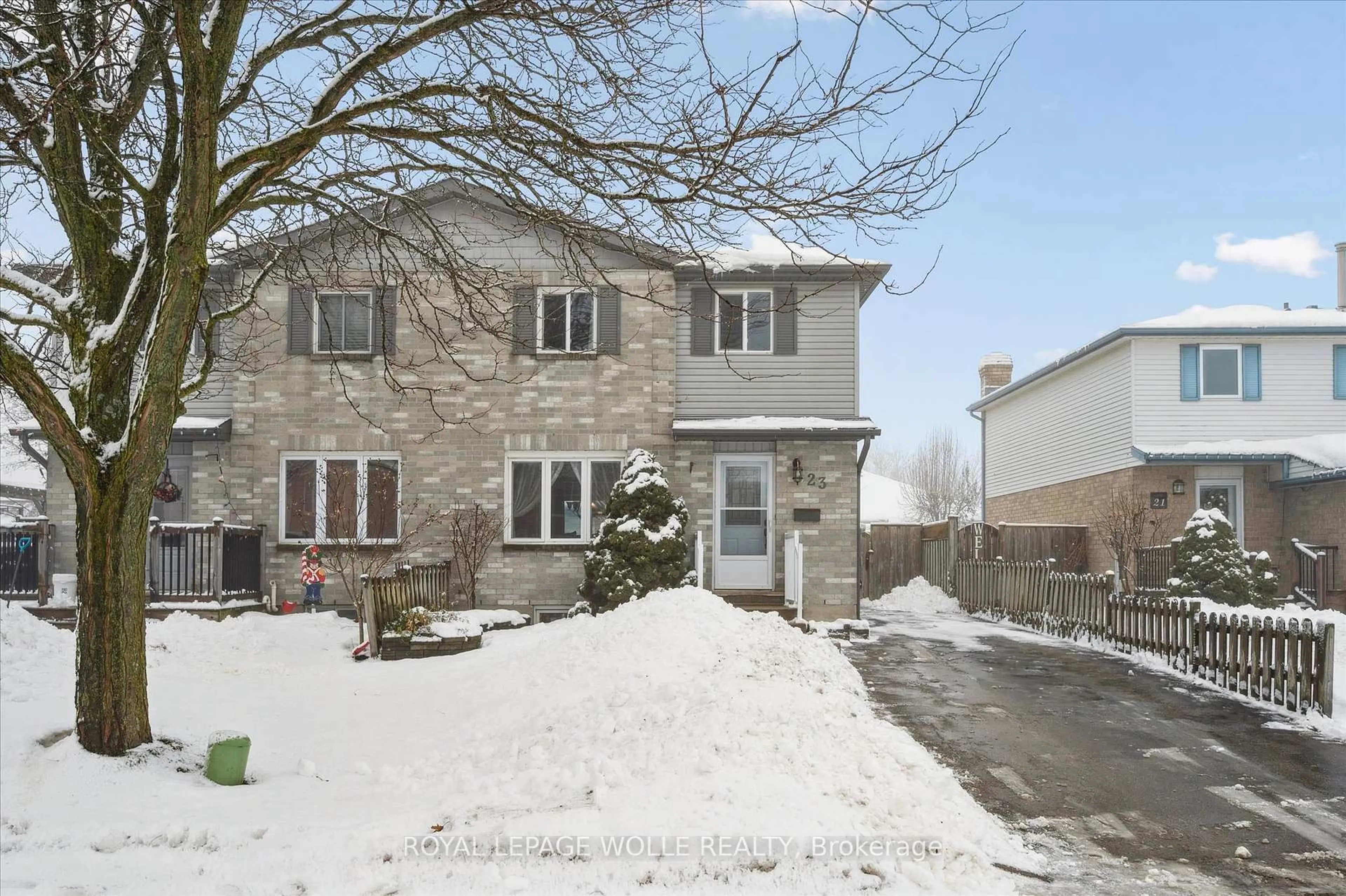 A pic from outside/outdoor area/front of a property/back of a property/a pic from drone, street for 23 Tamvale Cres, Kitchener Ontario N2E 3K7