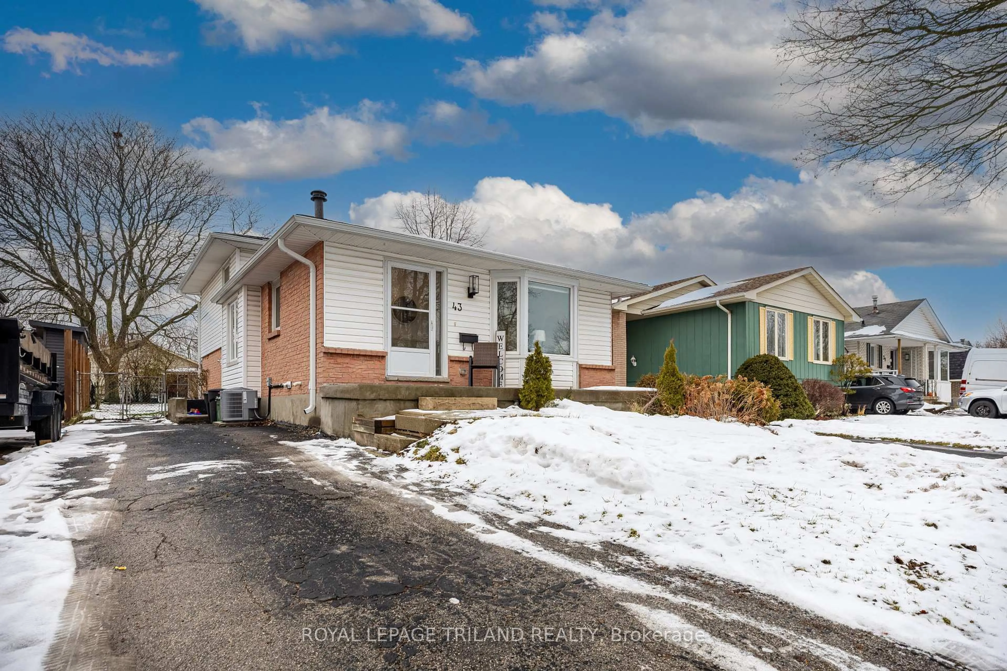 Home with vinyl exterior material, street for 43 Beechmount Cres, London South Ontario N6E 2J2