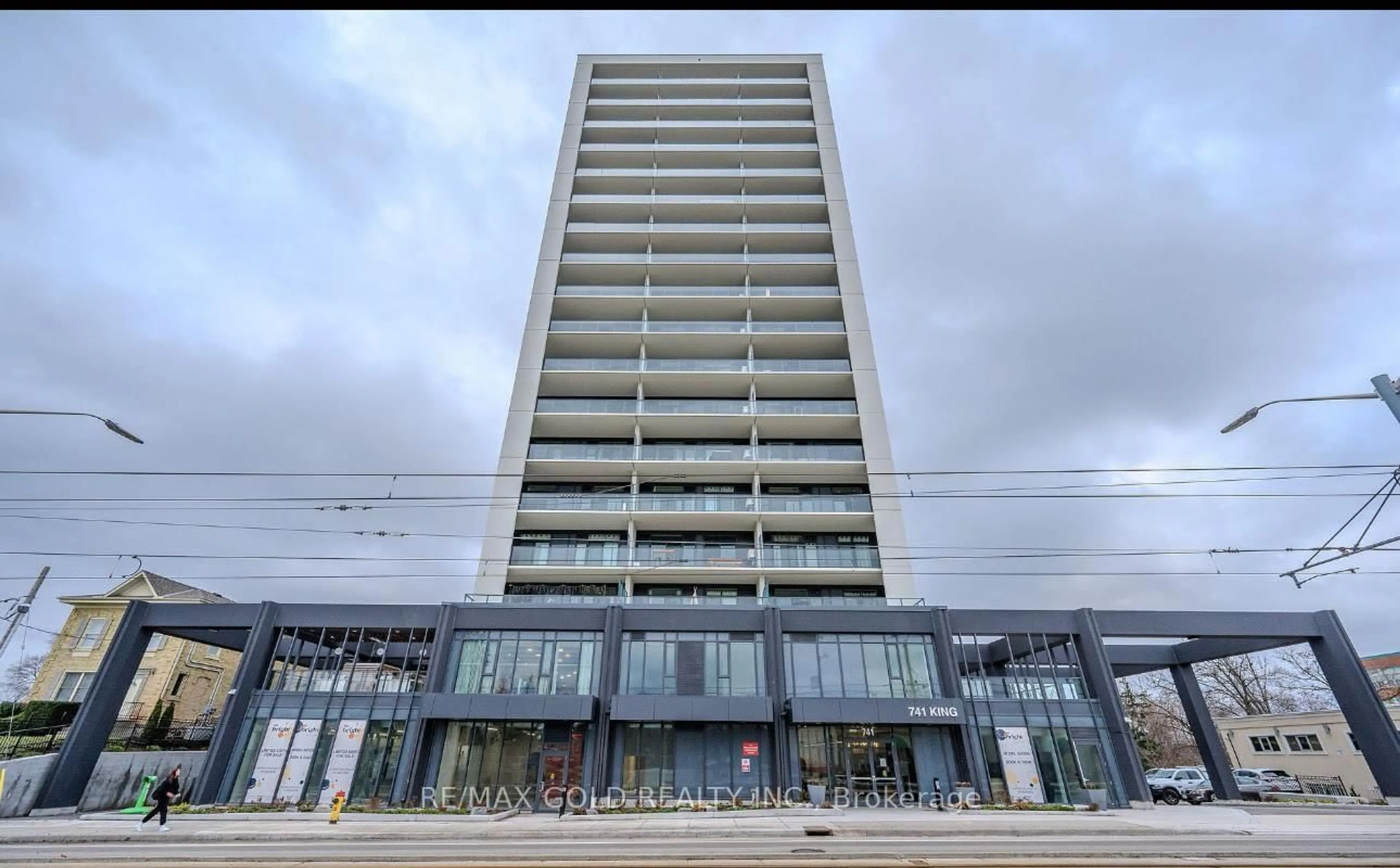 Indoor foyer for 741 King St, Kitchener Ontario N2G 0E9