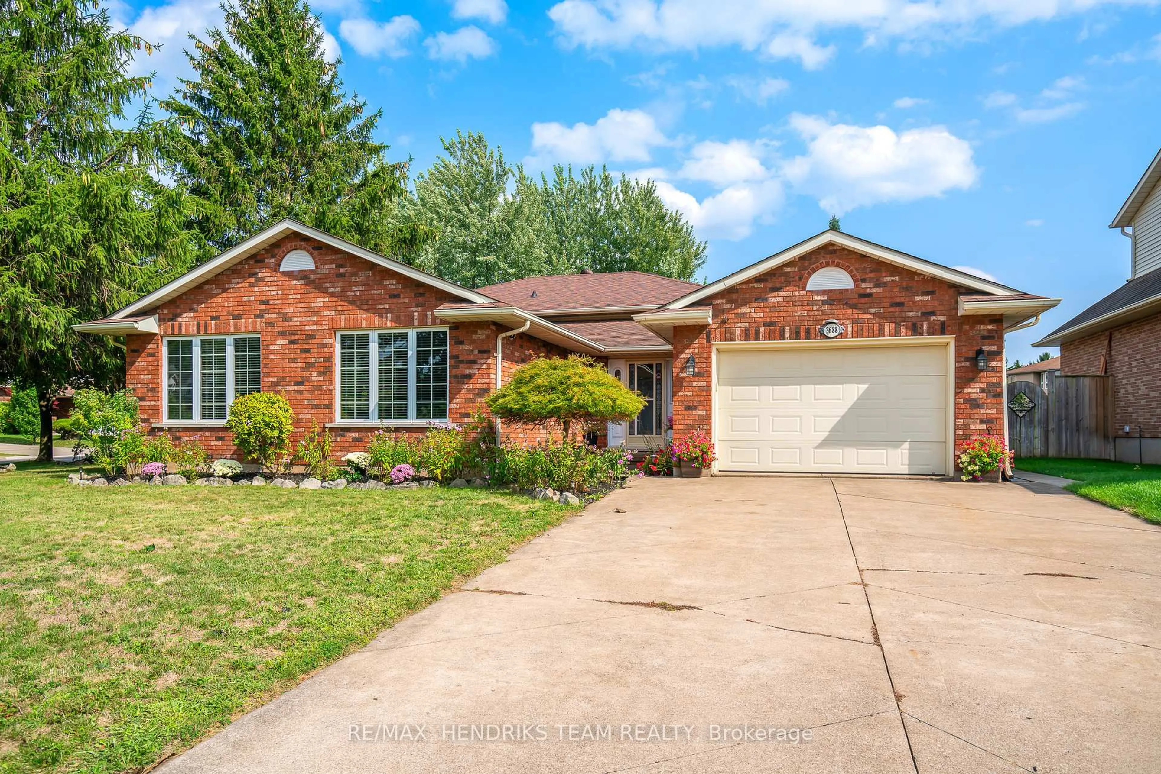 Home with brick exterior material, street for 3688 Cardinal Dr, Niagara Falls Ontario L2H 2Y1