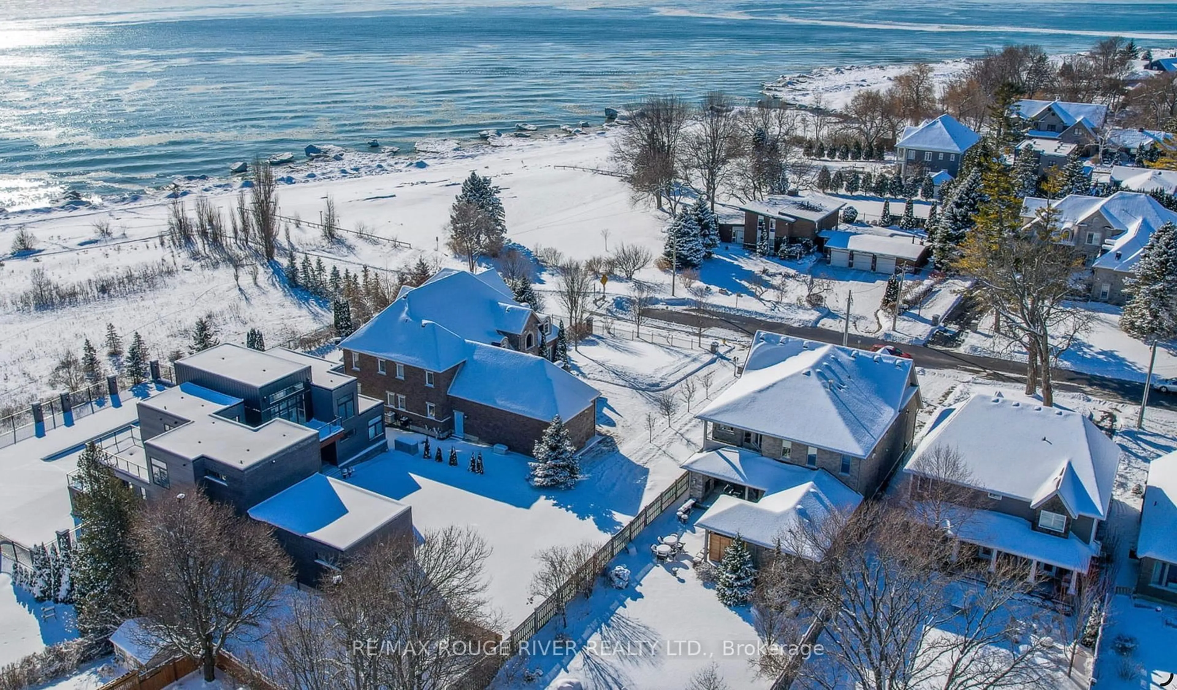 A pic from outside/outdoor area/front of a property/back of a property/a pic from drone, unknown for 98 Ontario St, Cobourg Ontario K9A 3B3
