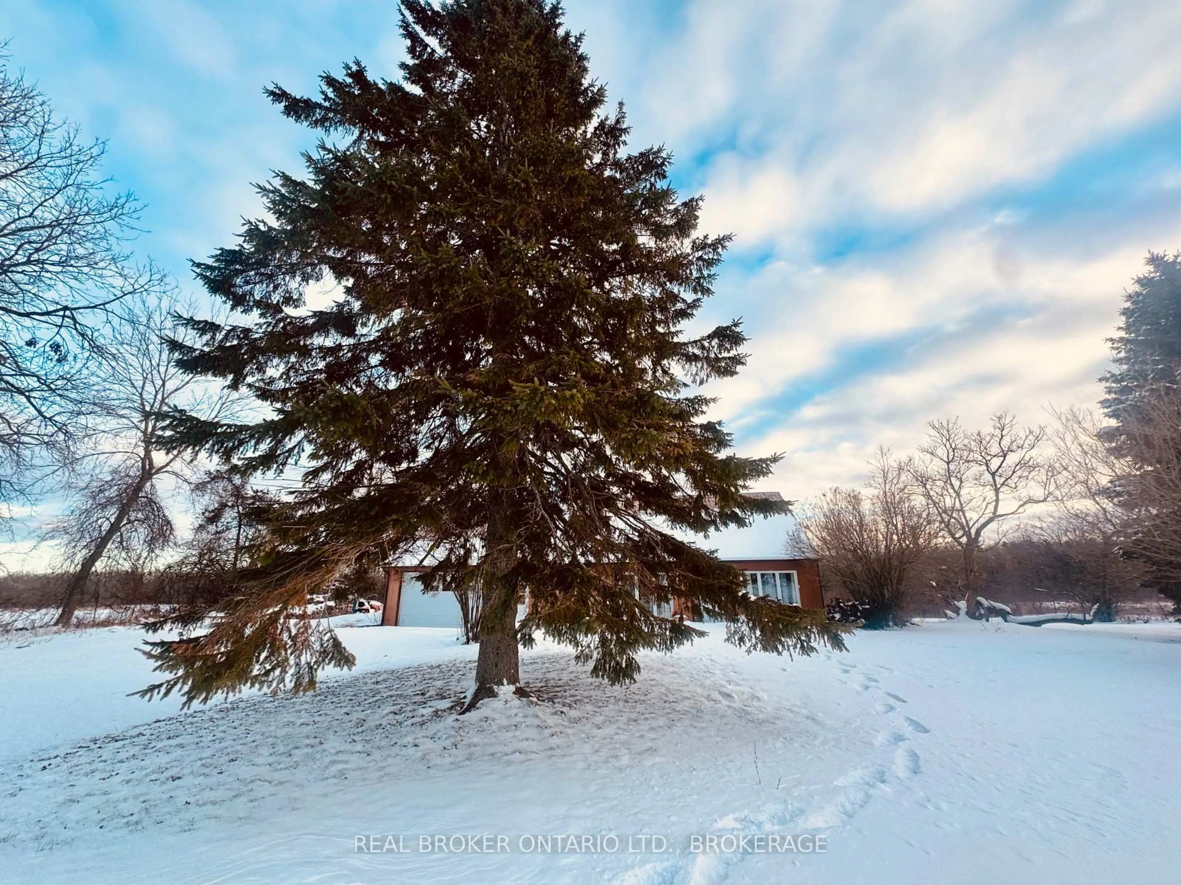 A pic from outside/outdoor area/front of a property/back of a property/a pic from drone, unknown for 2268 Mcintyre Rd, Bath Ontario K0H 1G0