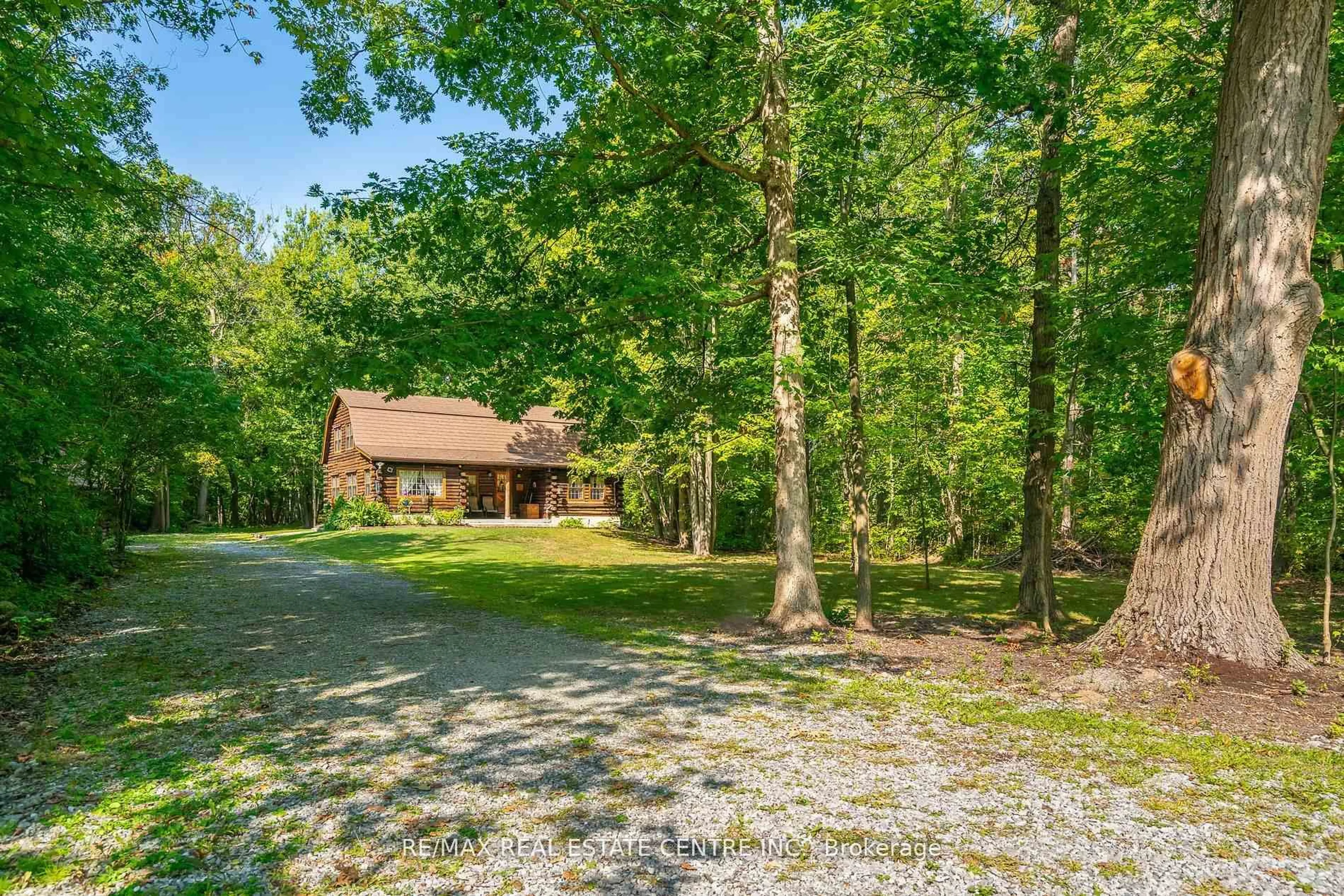 A pic from outside/outdoor area/front of a property/back of a property/a pic from drone, forest/trees view for 2377 Ott Rd, Fort Erie Ontario L0S 1S0