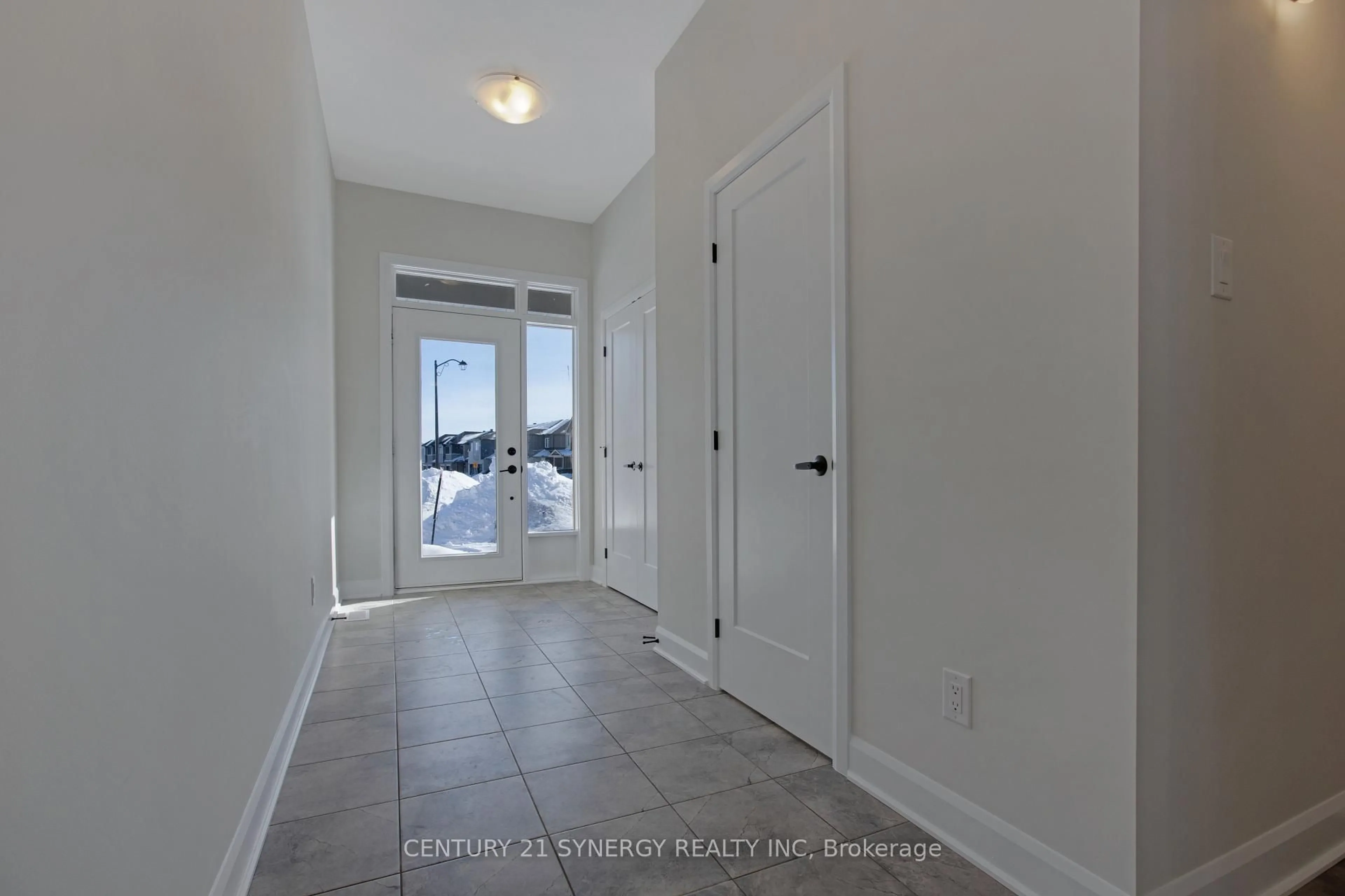 Indoor entryway for 708 Taliesin Cres, Ottawa Ontario K2S 2K6