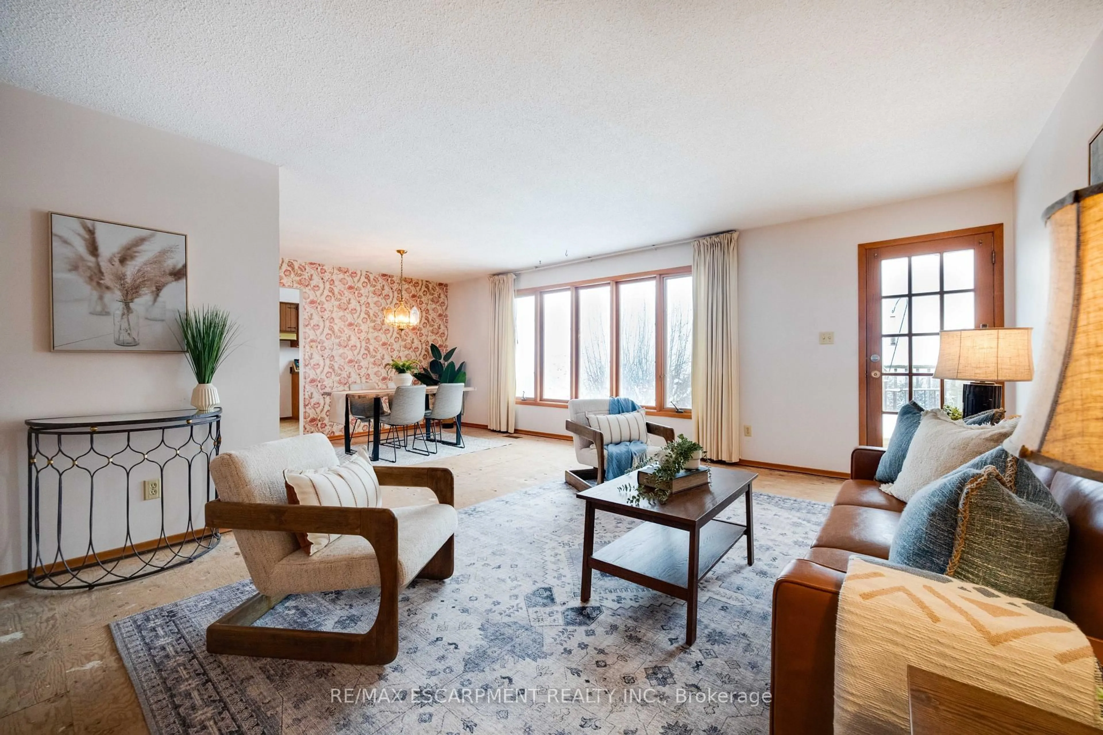 Living room with furniture, unknown for 46 Esther Ave, Cambridge Ontario N1S 4L6