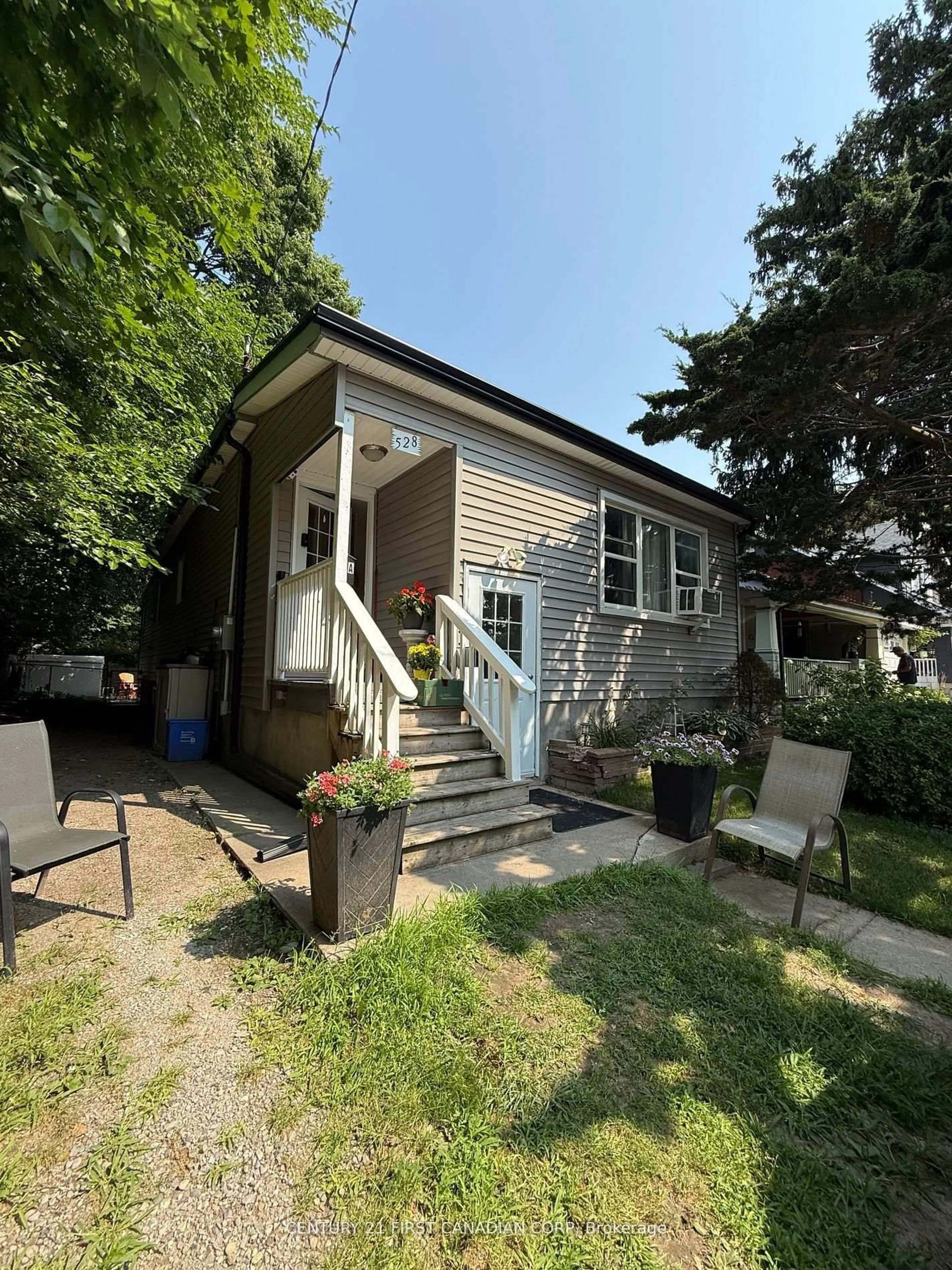 Unknown for 528 Pall Mall St St, London East Ontario N5Y 2Z6