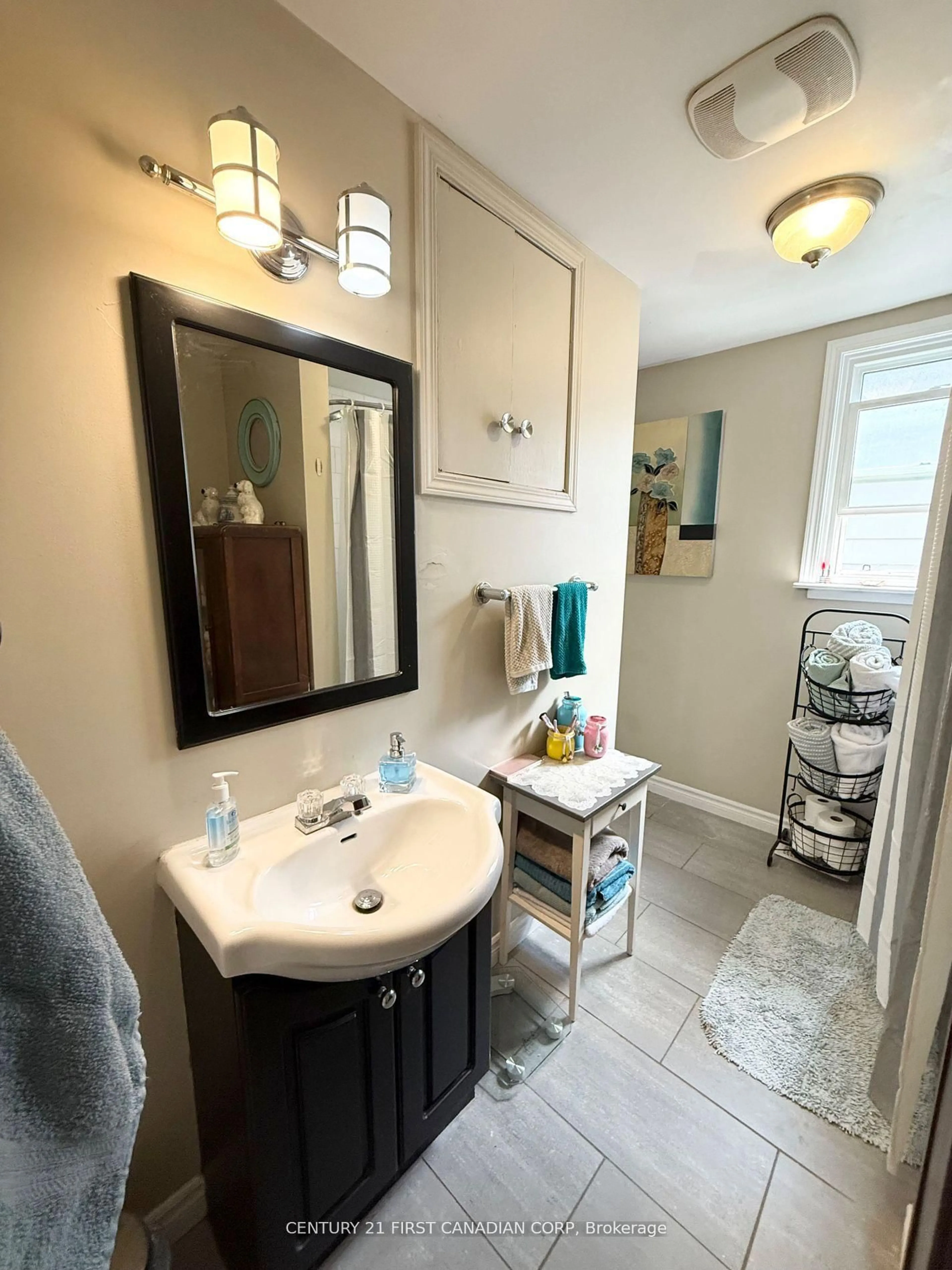 Unknown for 528 Pall Mall St St, London East Ontario N5Y 2Z6