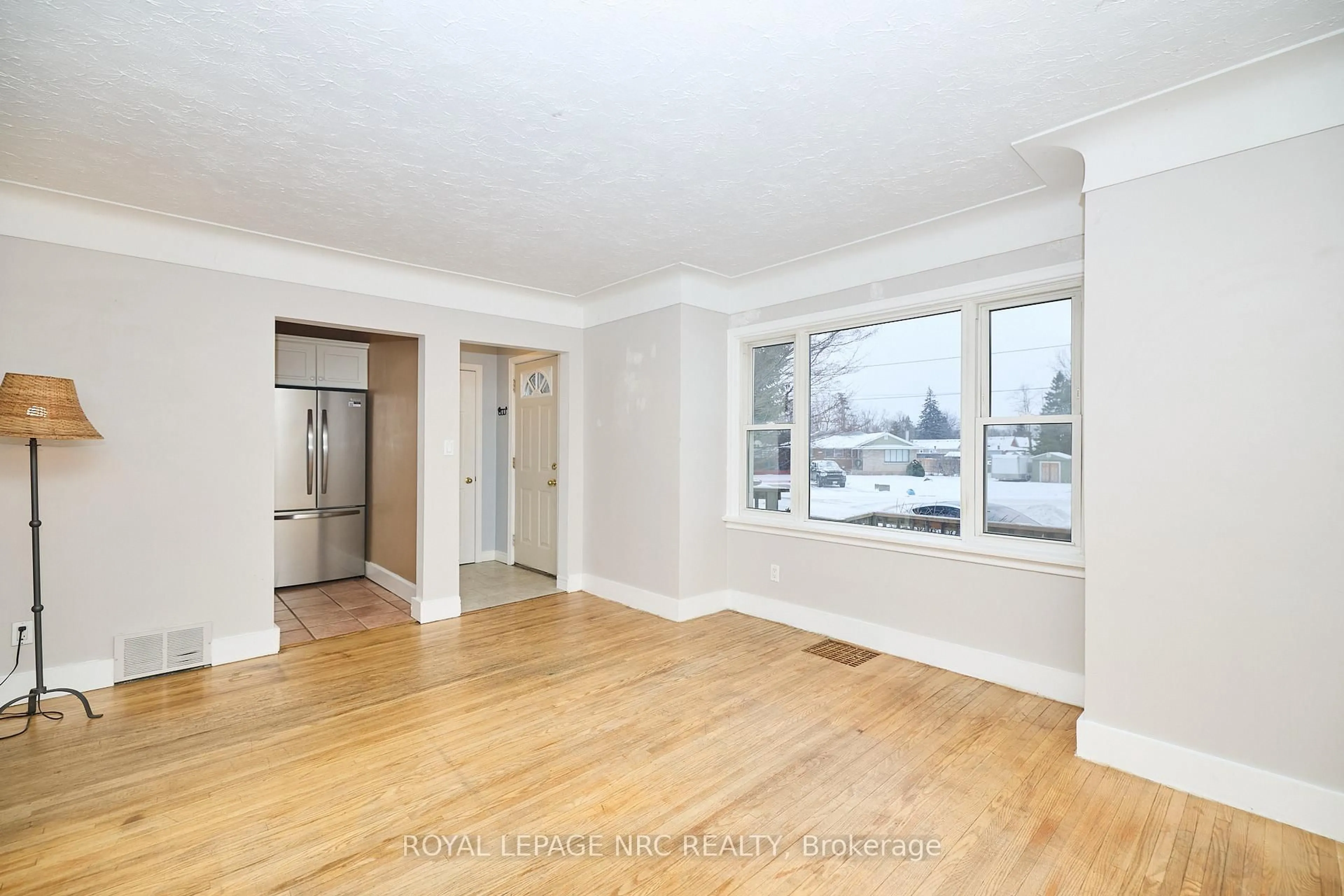 A pic of a room for 6151 Harvey St, Niagara Falls Ontario L2J 2A9