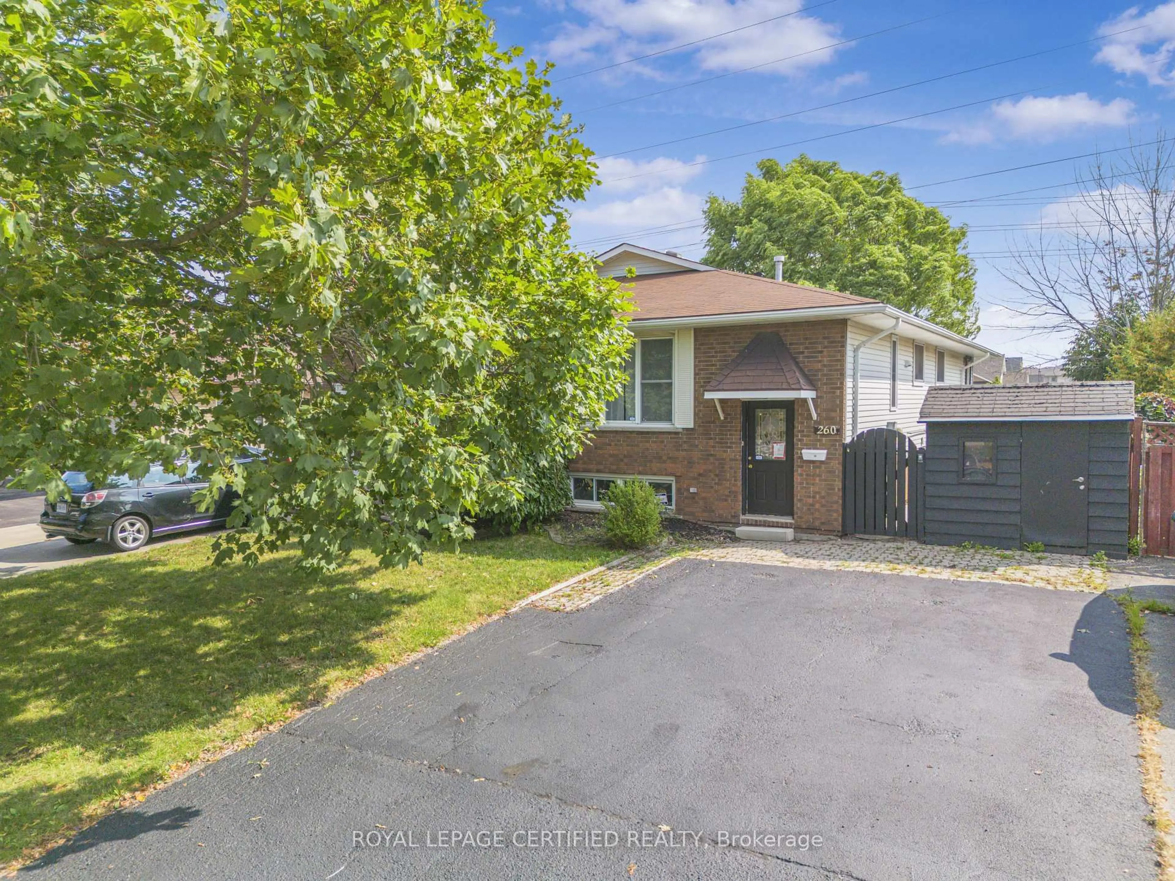 A pic from outside/outdoor area/front of a property/back of a property/a pic from drone, street for 260 St Augustine Dr, St. Catharines Ontario L2P 3P8