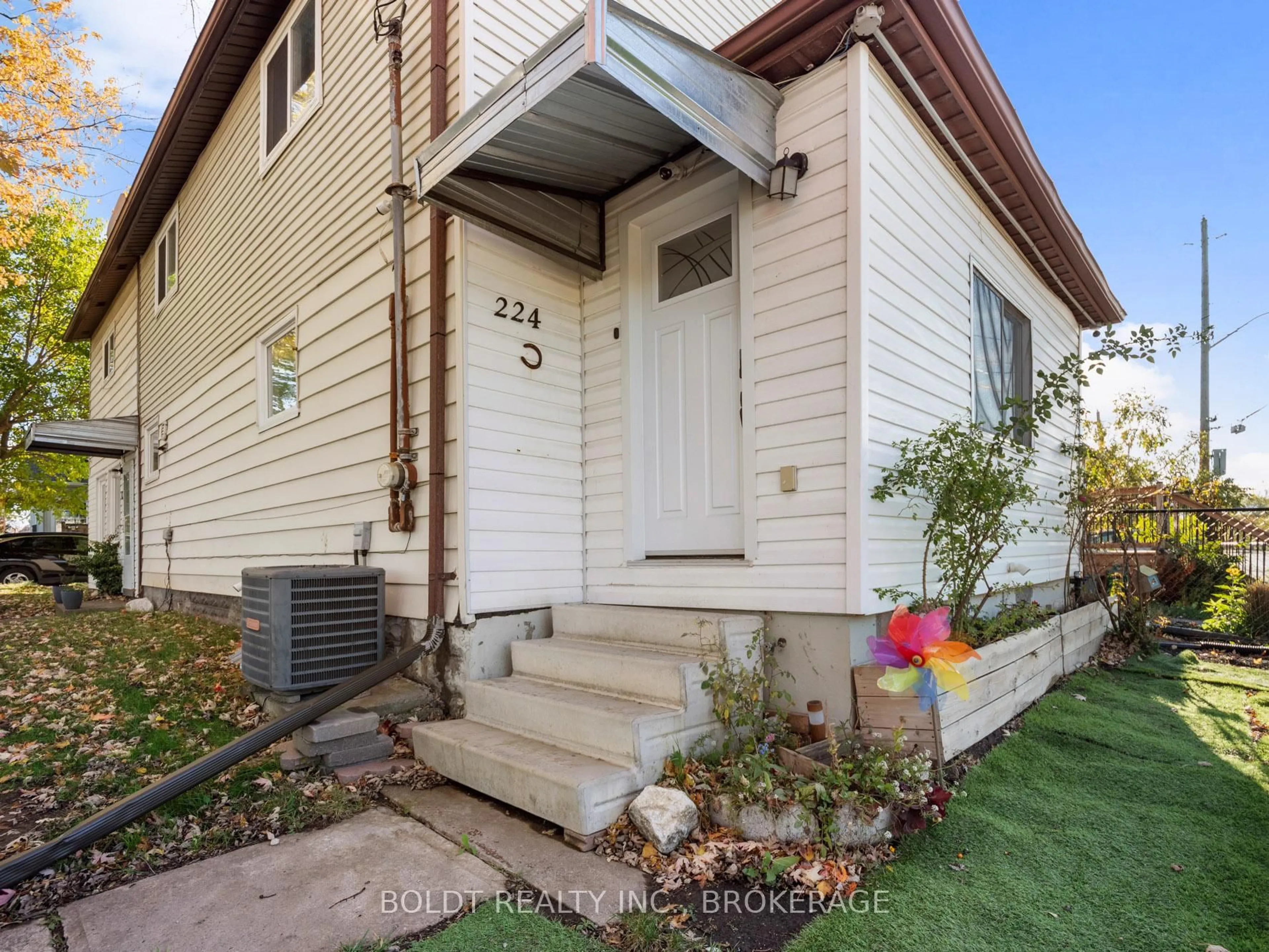 Unknown for 224 Oakdale Ave, St. Catharines Ontario L2P 2K7