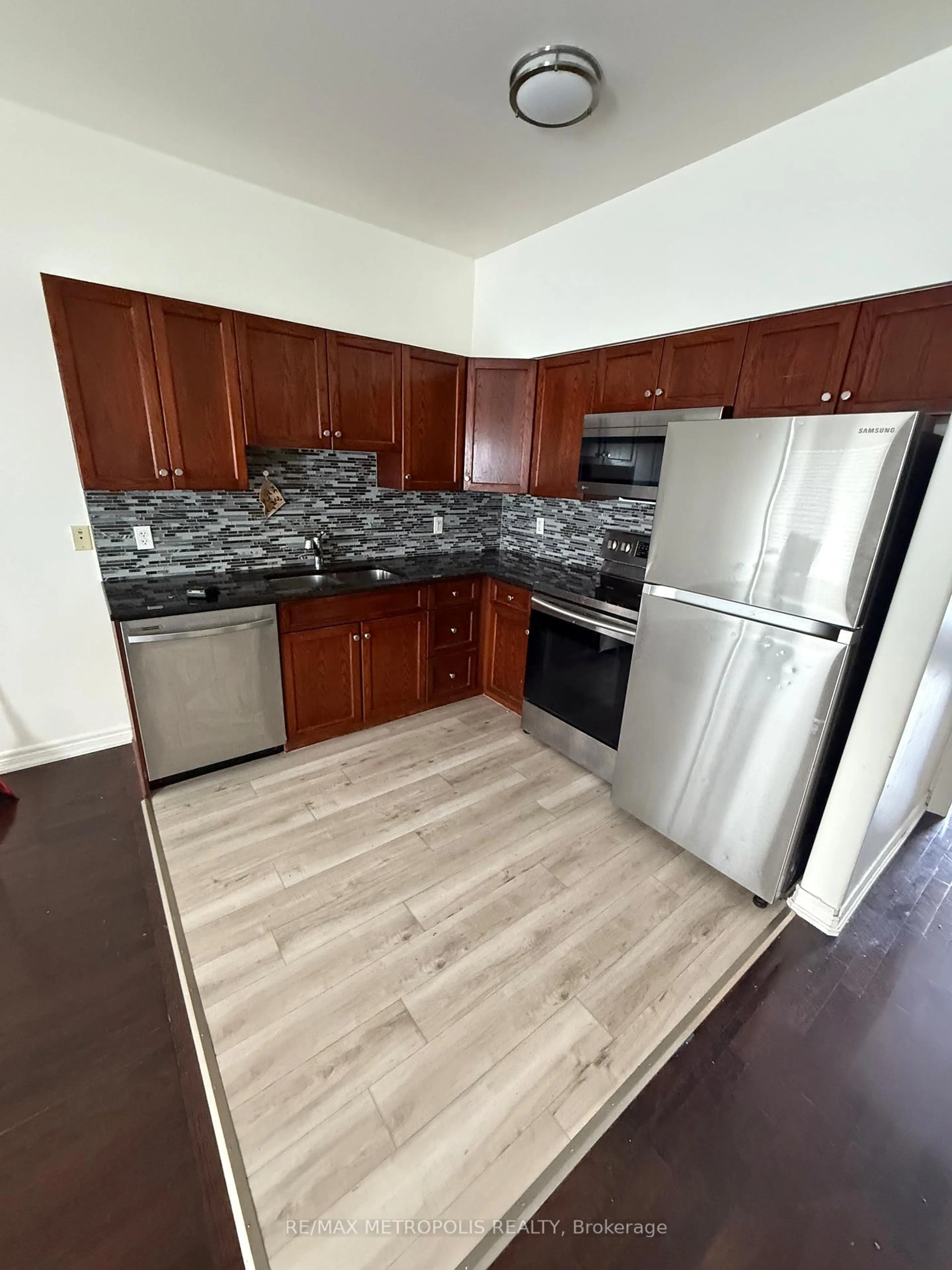 Standard kitchen, unknown for 6045 Dunn St #103, Niagara Falls Ontario L2G 2P2