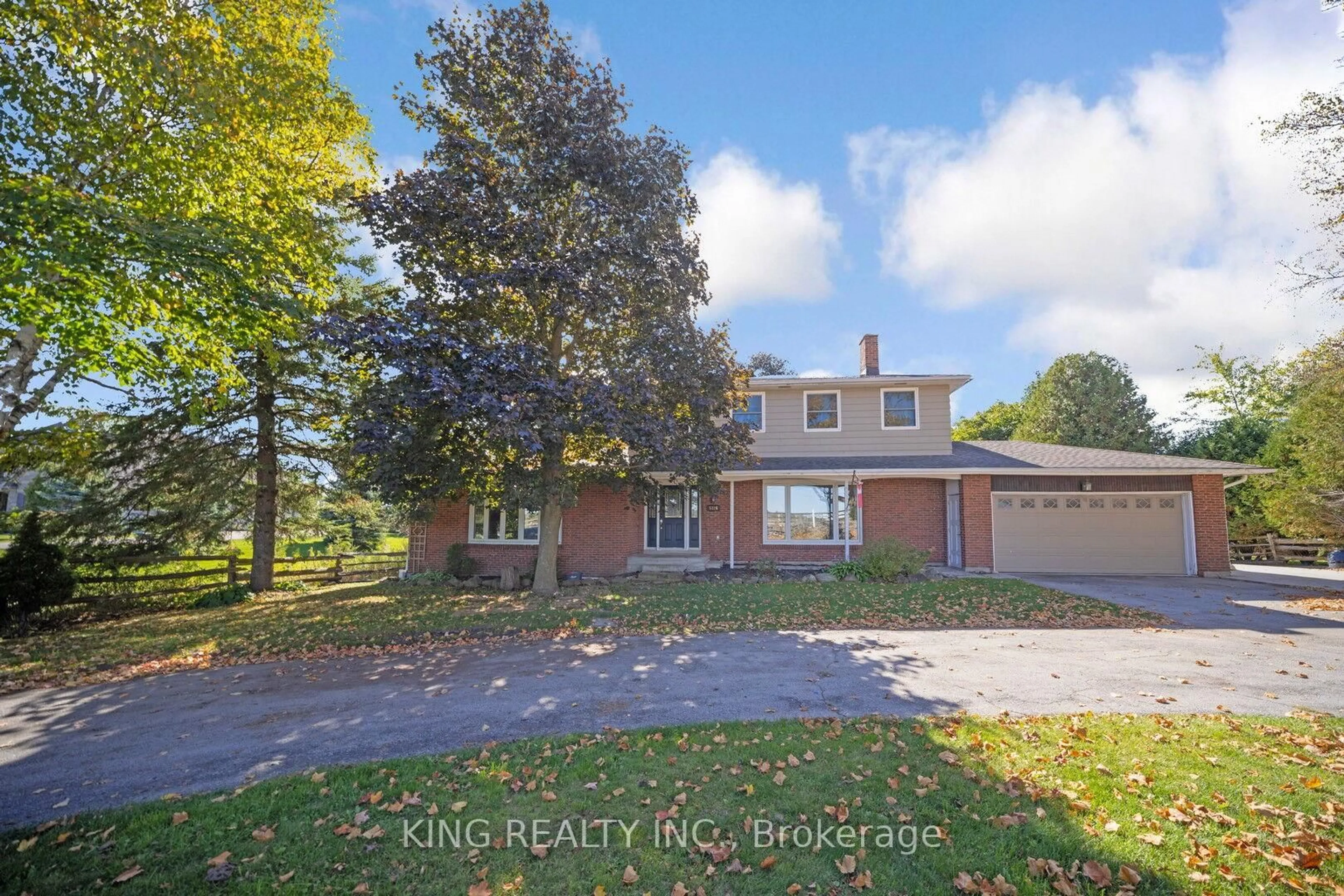 A pic from outside/outdoor area/front of a property/back of a property/a pic from drone, street for 5326 Ninth Line, Erin Ontario N0B 1T0