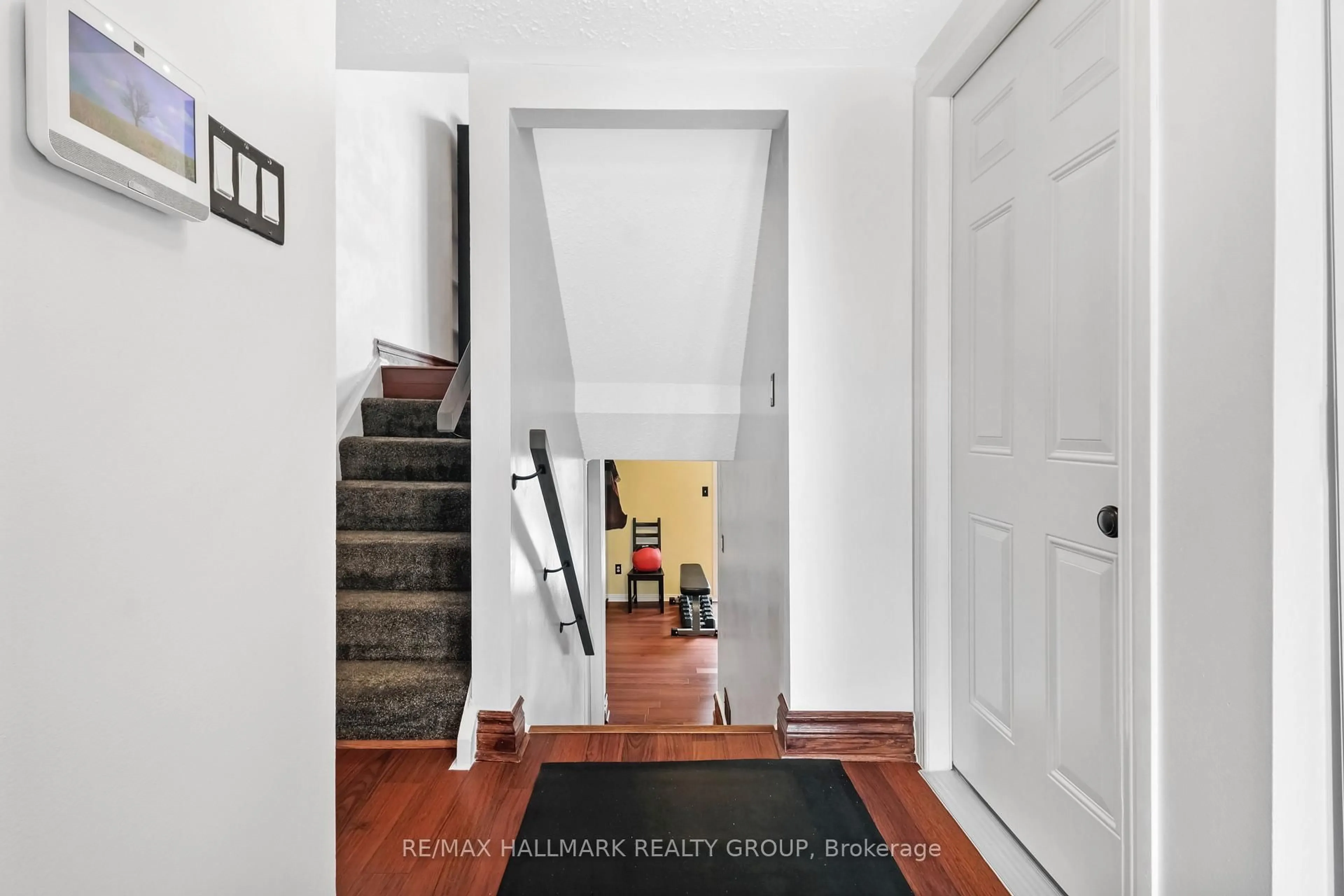 Indoor entryway for 3205 Uplands Dr #27, Ottawa Ontario K1V 9T3
