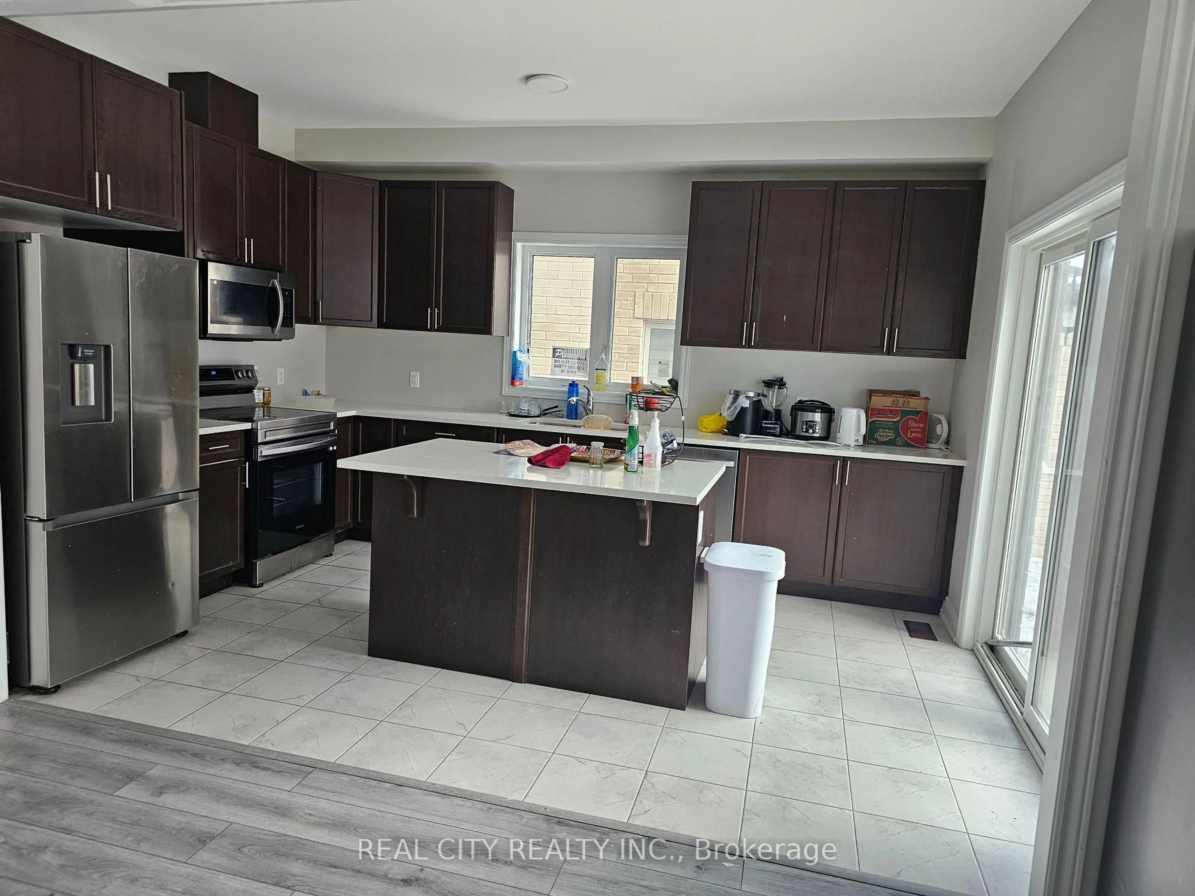 Open concept kitchen, ceramic/tile floor for 132 Sunset Way, Thorold Ontario L0S 1A0