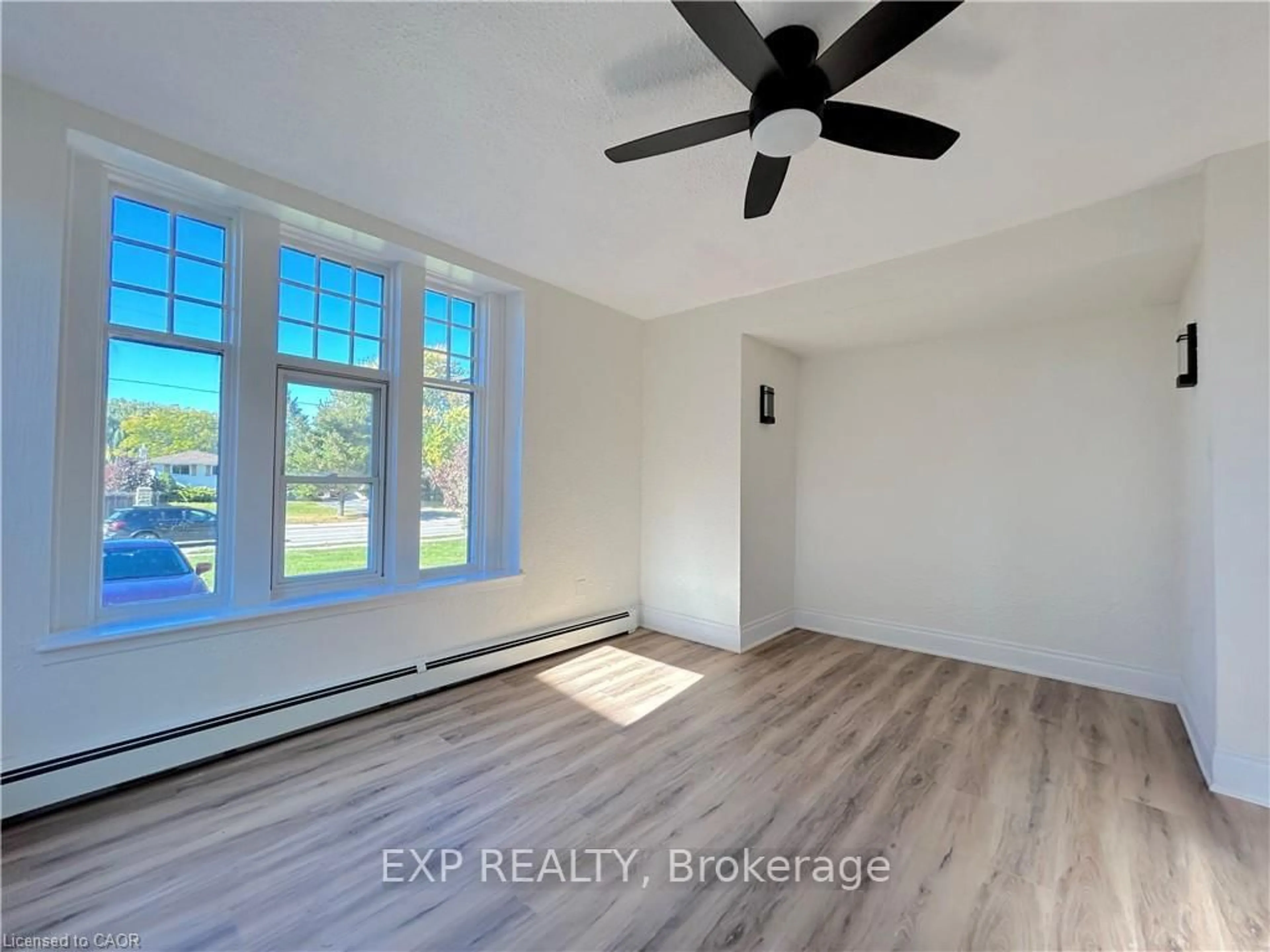 A pic of a room for 526 Fifty Rd, Hamilton Ontario L8E 5T4