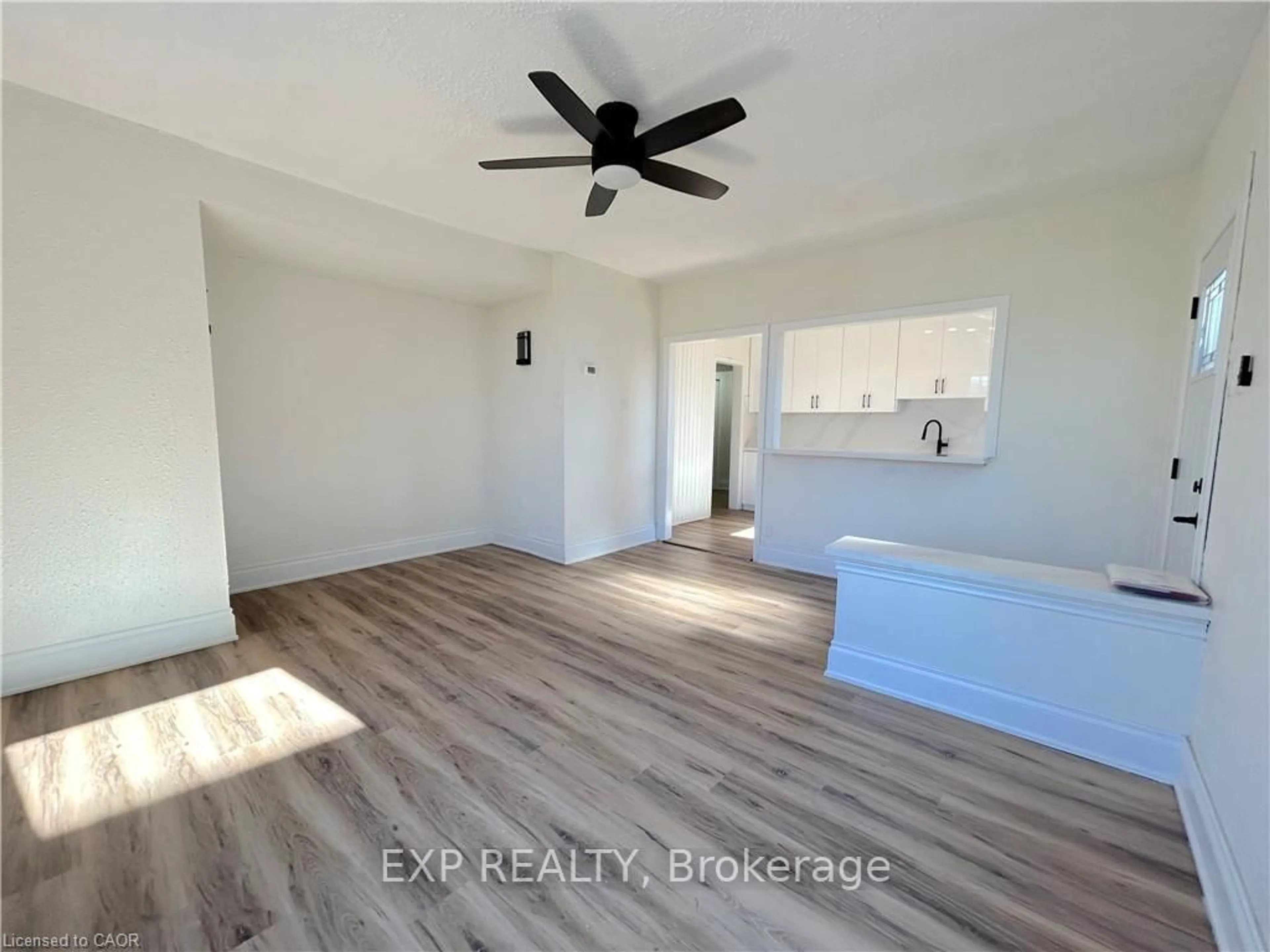 A pic of a room for 526 Fifty Rd, Hamilton Ontario L8E 5T4