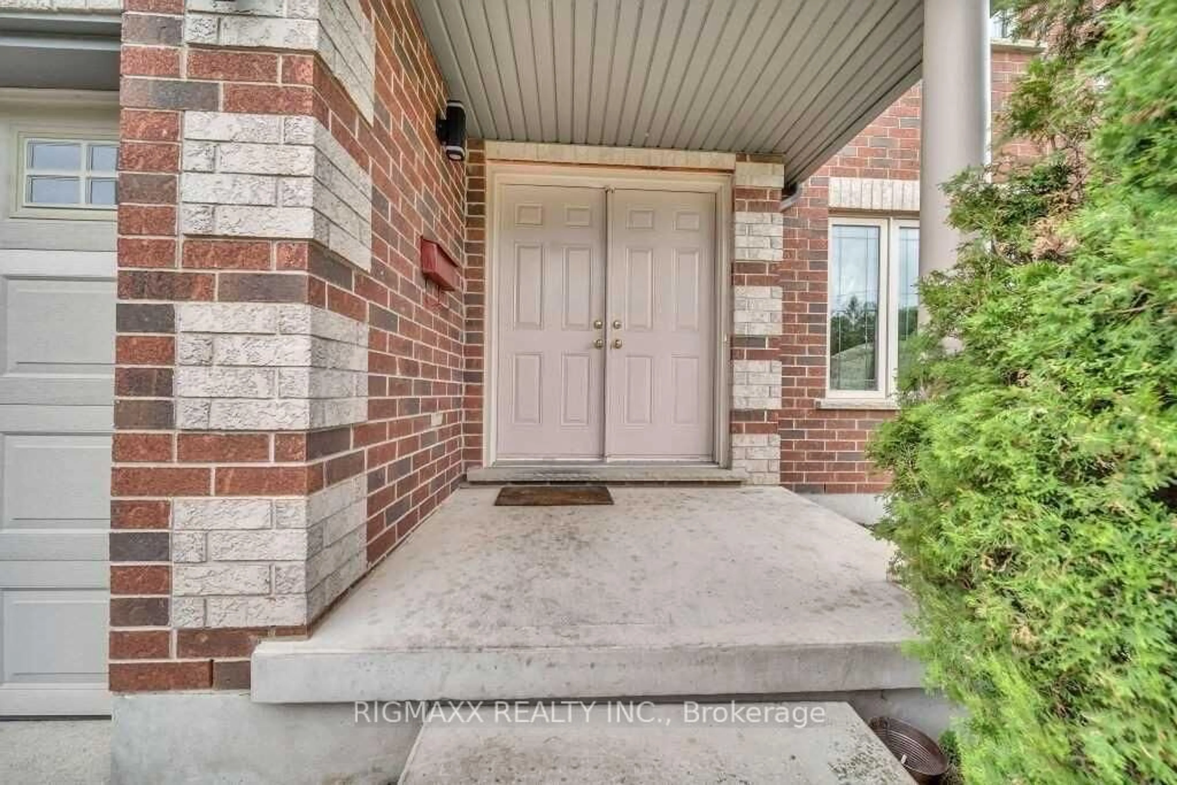 Indoor entryway for 508 Bridge St, Waterloo Ontario N2K 1L2