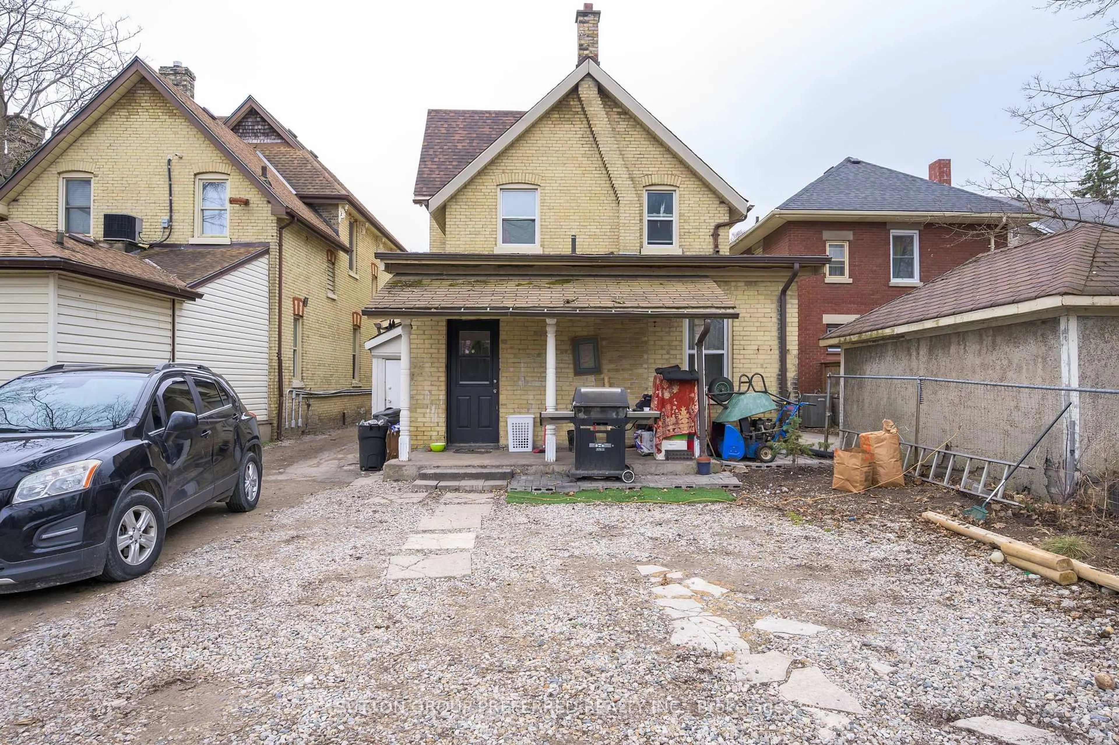 A pic from outside/outdoor area/front of a property/back of a property/a pic from drone, street for 51 Stanley St, London South Ontario N6C 1B2