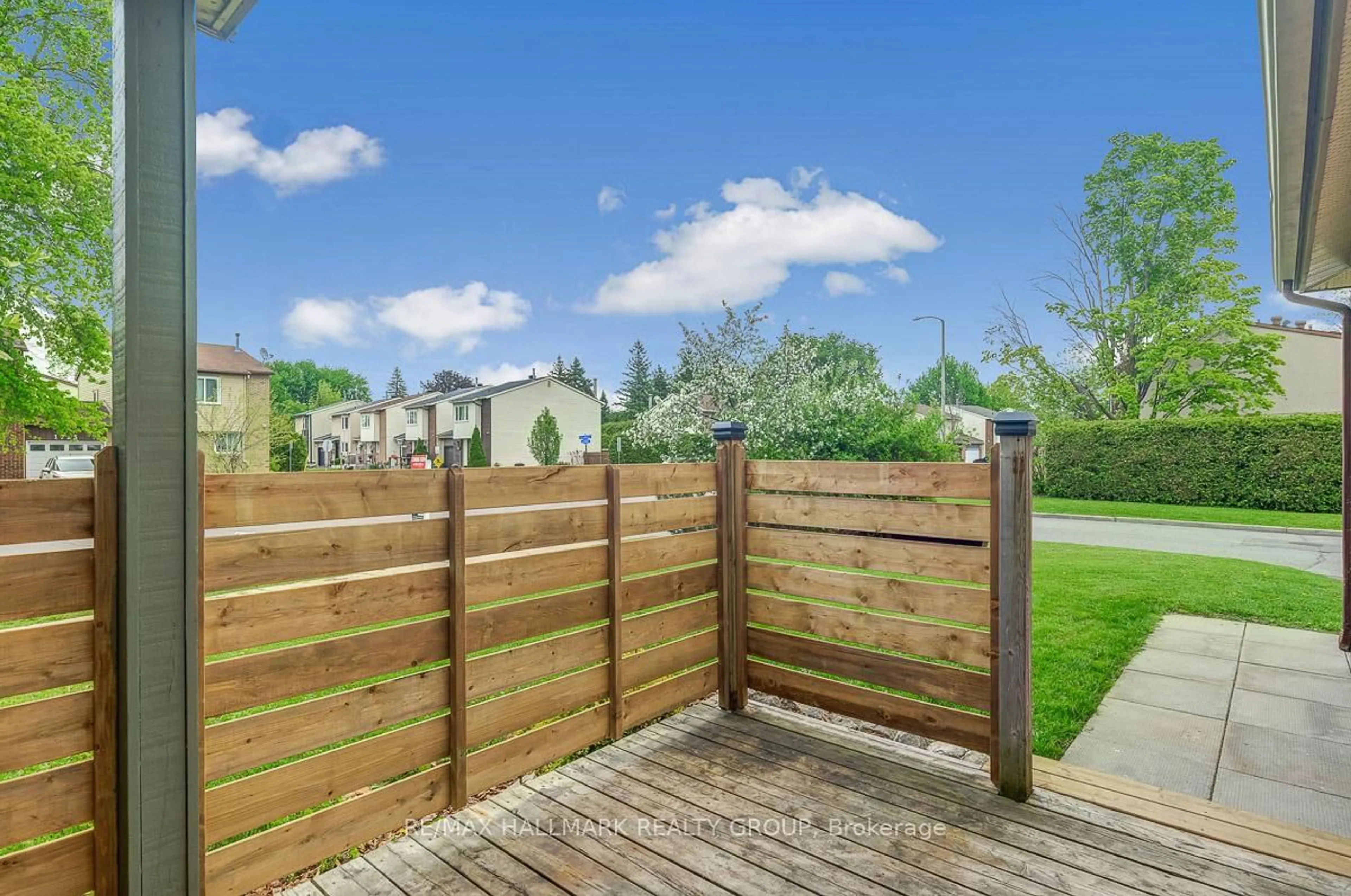 Patio, unknown for 1701 Lafrance Dr, Ottawa Ontario K1E 2L7