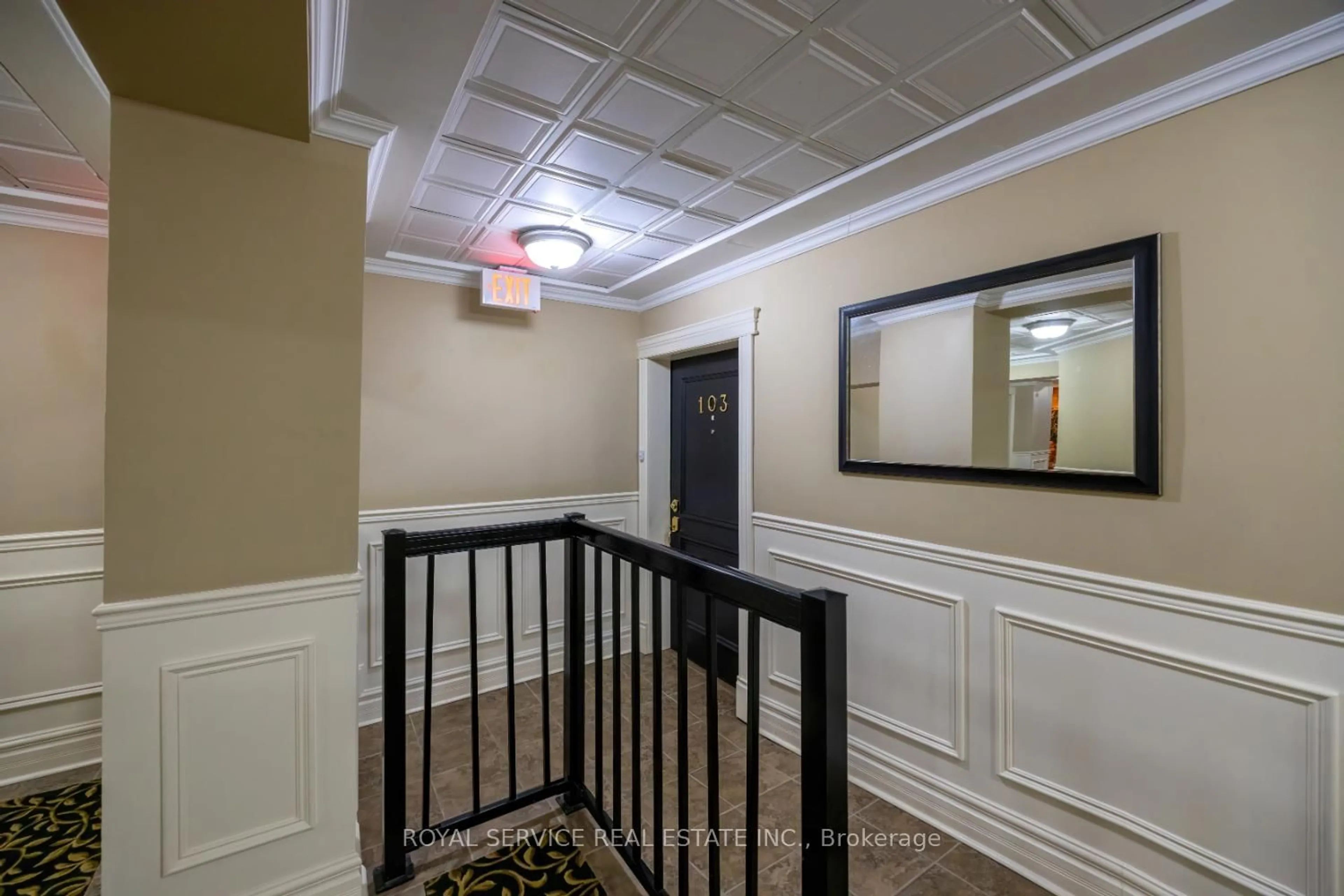 Indoor foyer for 323 George St #103, Cobourg Ontario K9A 3L9