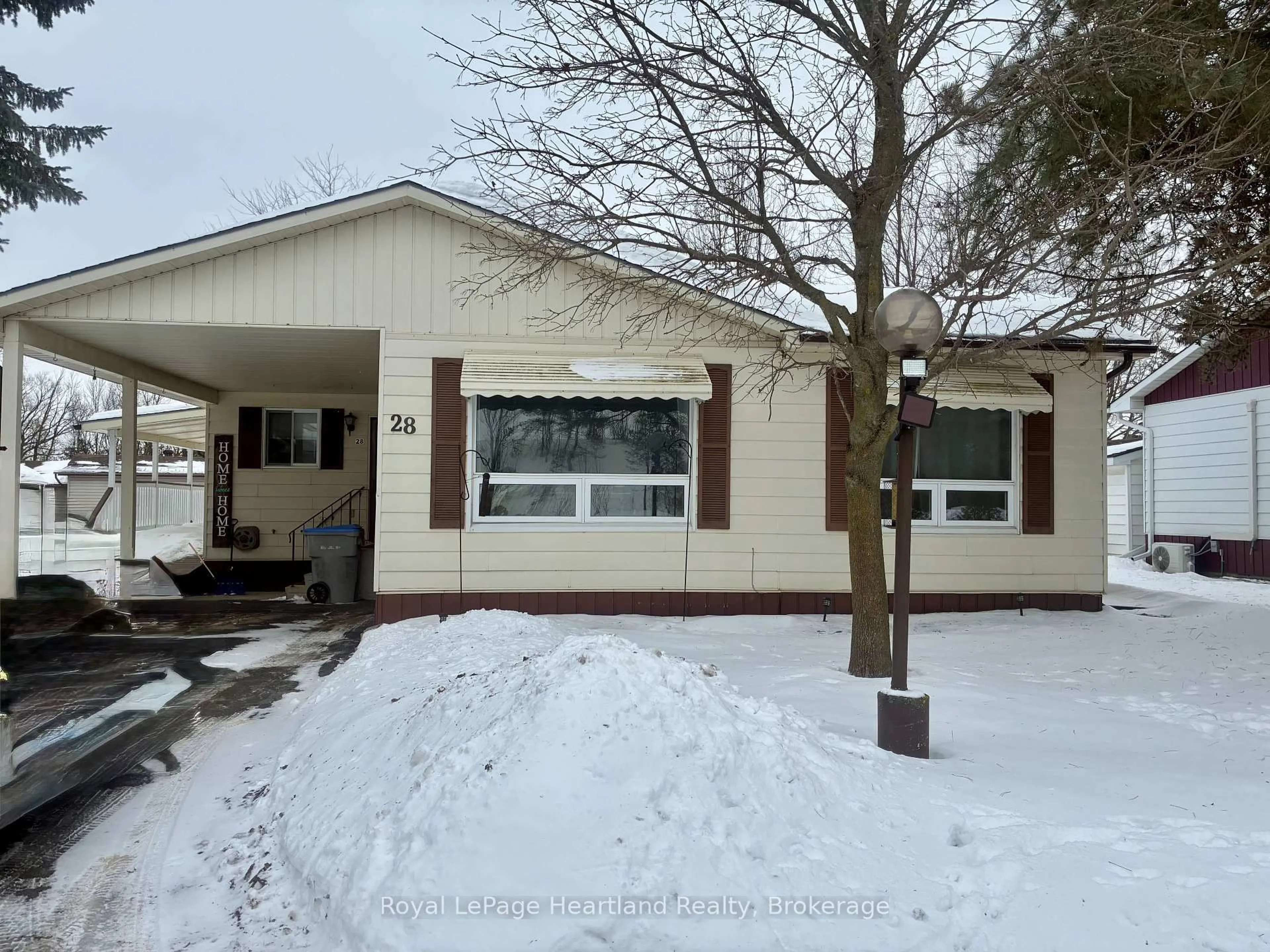 Home with vinyl exterior material, street for 28 BRIARWOOD Cres, North Huron Ontario N0G 2W0