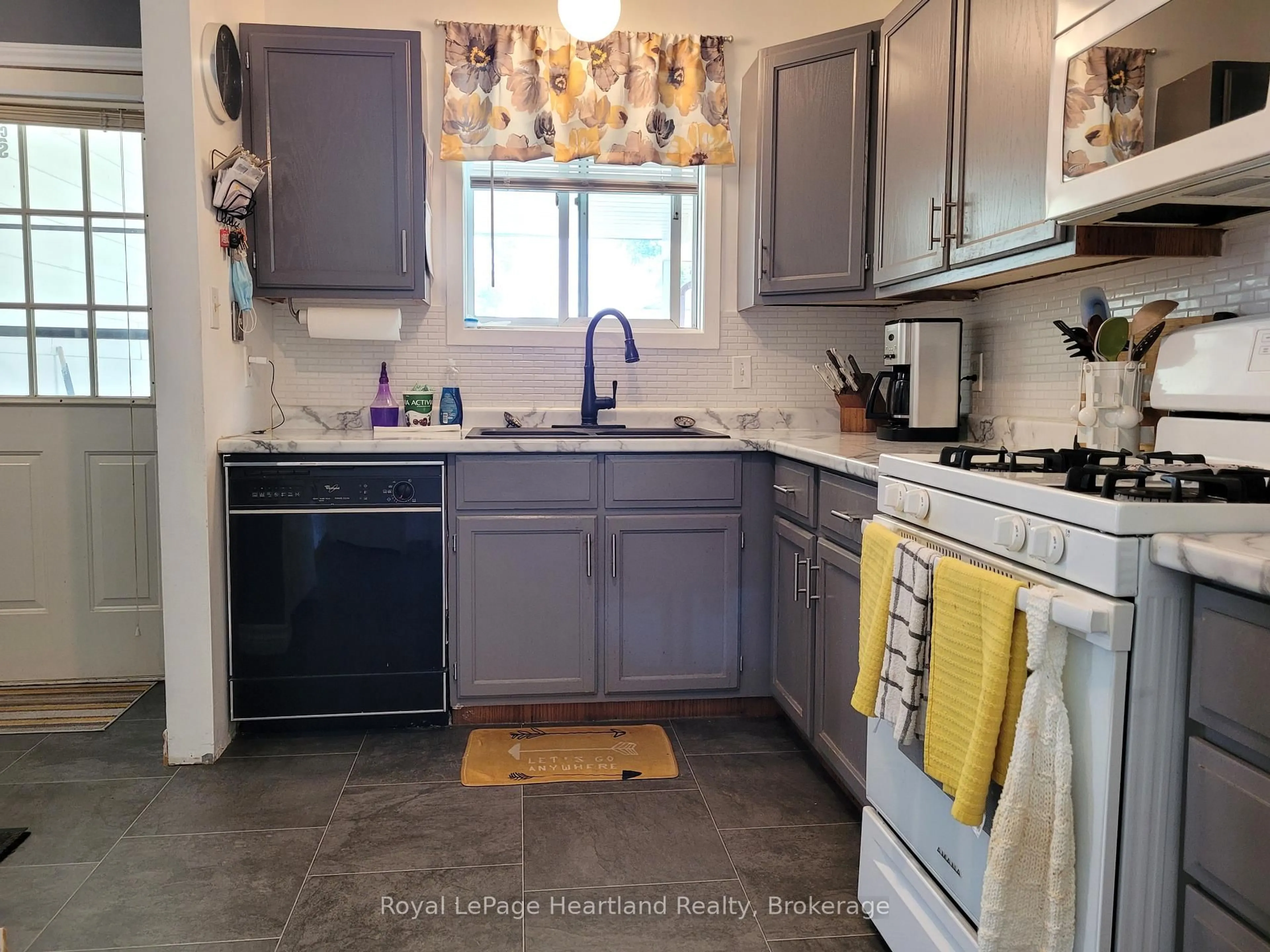 Standard kitchen, ceramic/tile floor for 28 BRIARWOOD Cres, North Huron Ontario N0G 2W0