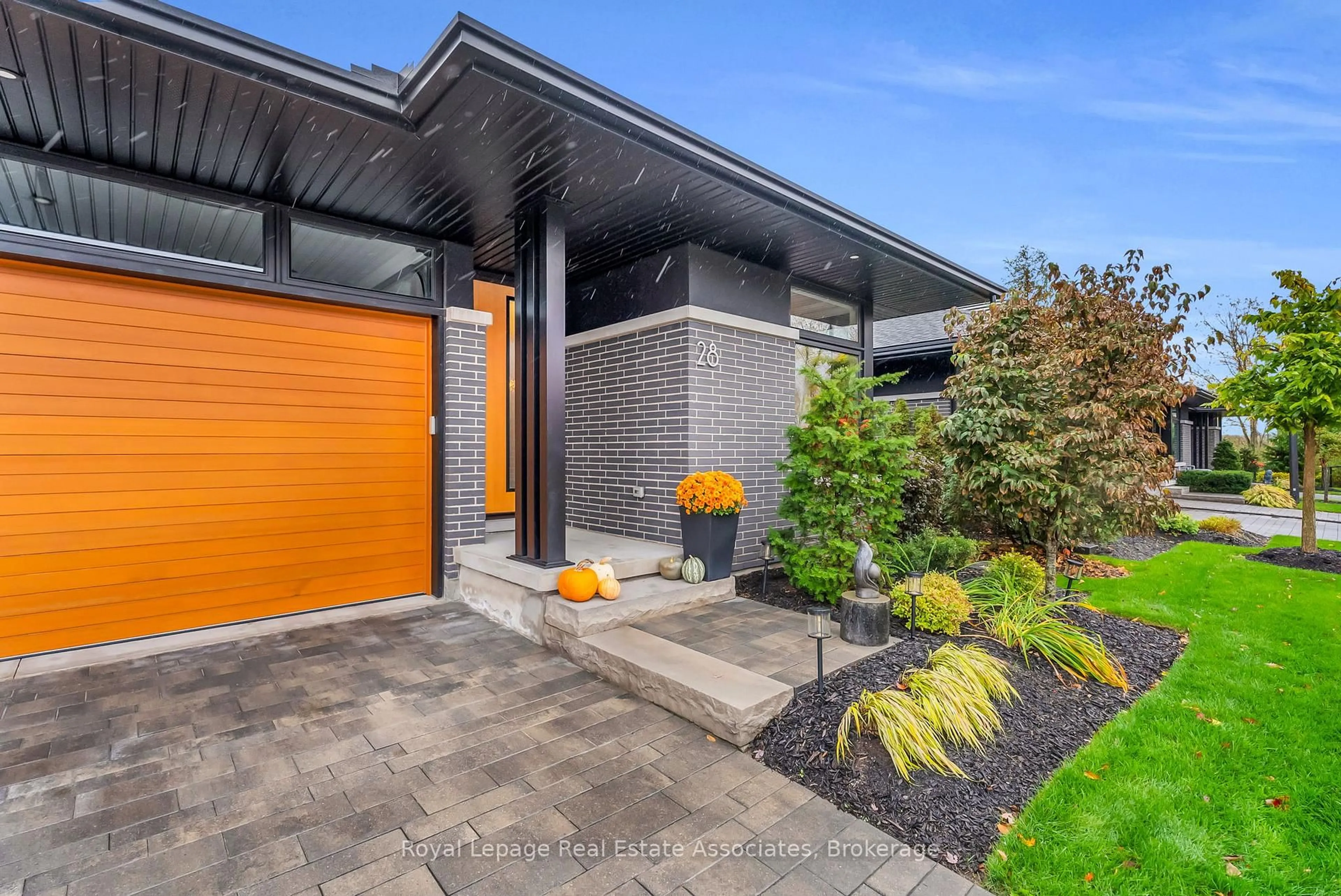 Home with brick exterior material, street for 28 Juniper Tr #8, Welland Ontario L3C 0H5