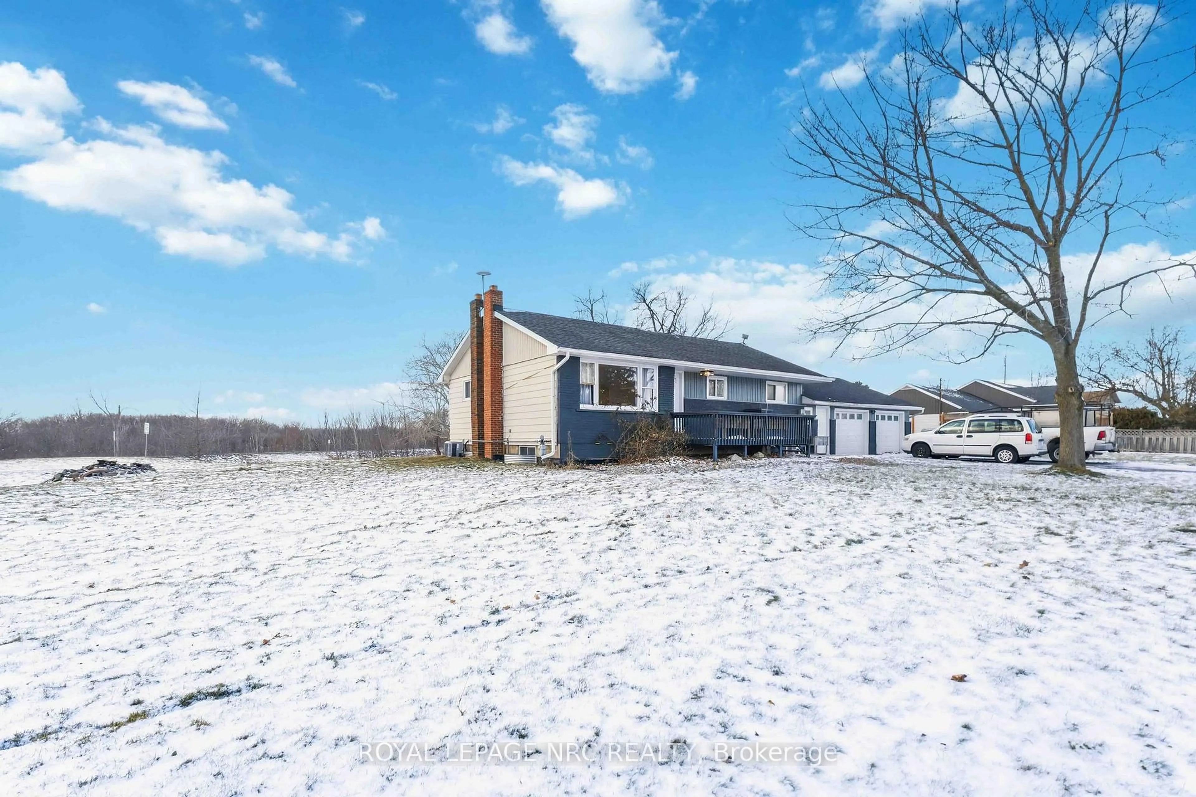 A pic from outside/outdoor area/front of a property/back of a property/a pic from drone, unknown for 764 Collver Rd, West Lincoln Ontario L0R 2J0