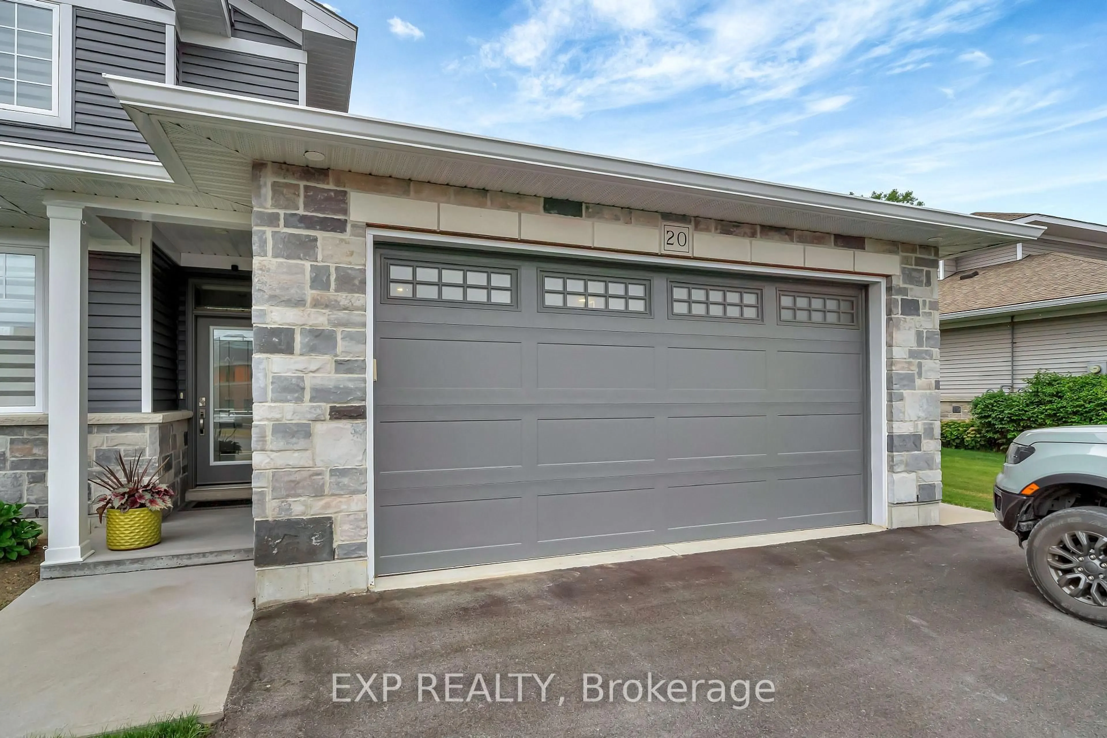Indoor garage for 20 Stinson Ave, Belleville Ontario K8P 5N9