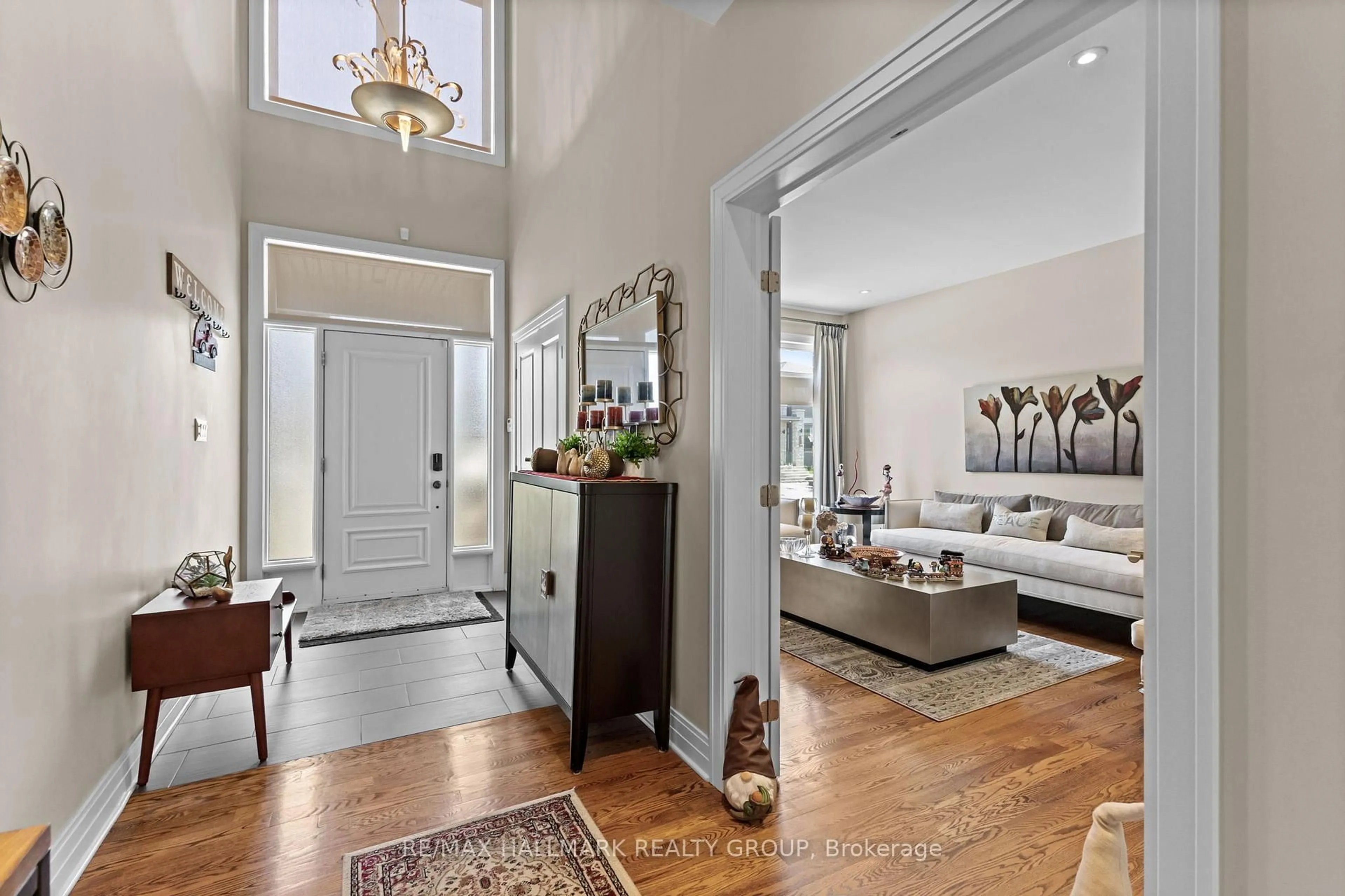 Indoor entryway for 2266 Prospect Ave, Ottawa Ontario K1H 7G4