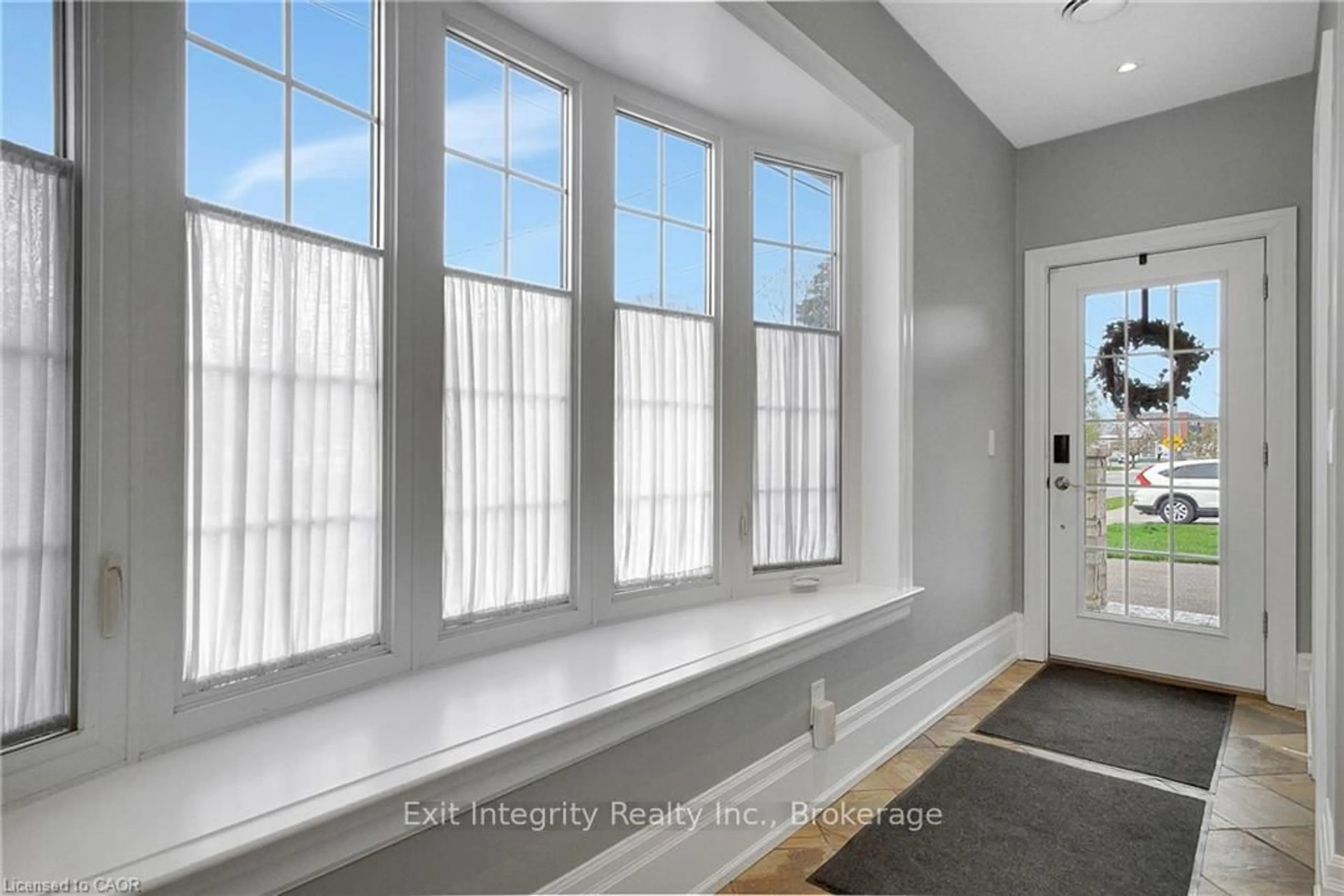 Indoor entryway for 115 Northumberland St, North Dumfries Ontario N0B 1E0