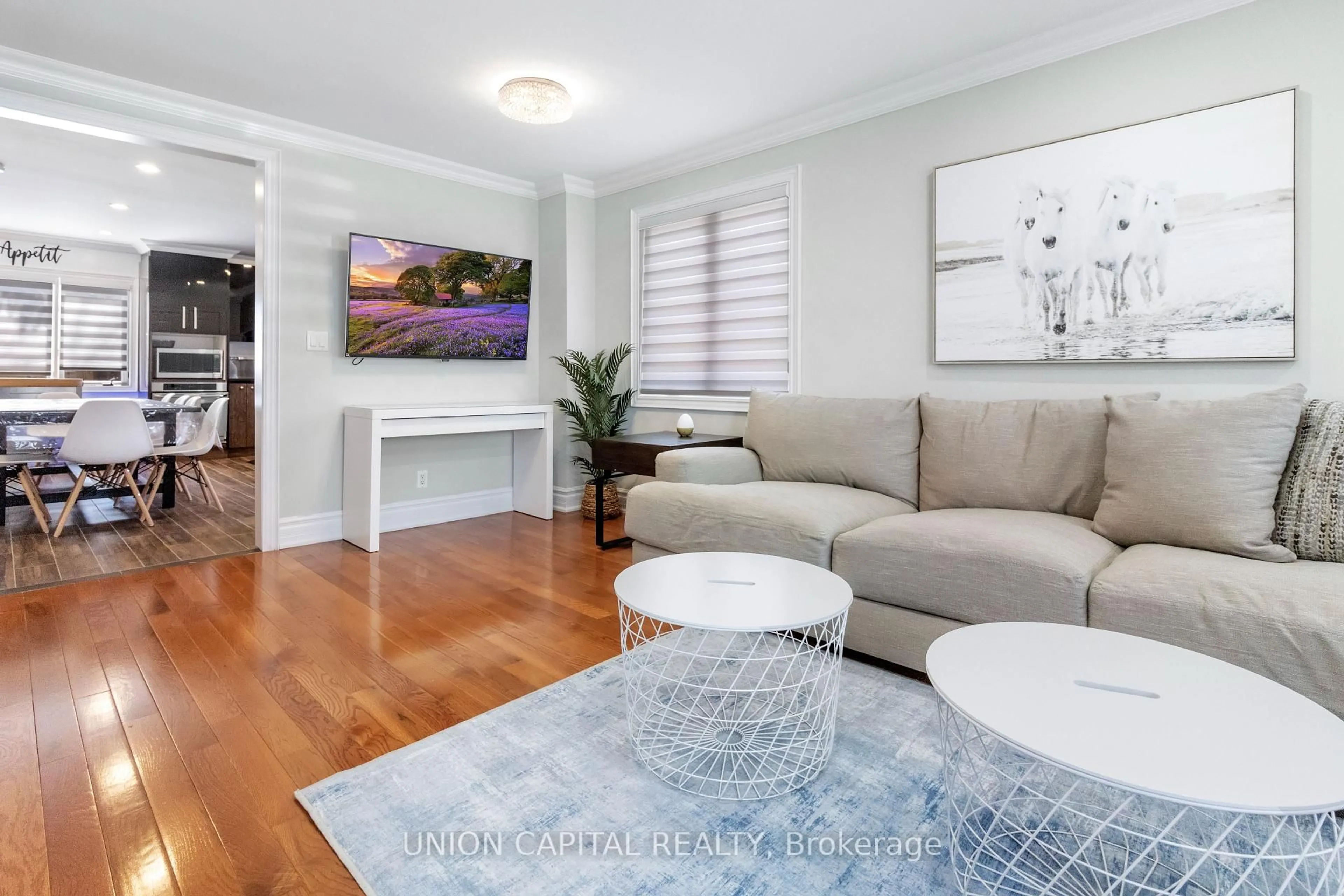 Living room with furniture, unknown for 186 Lincoln Rd, Fort Erie Ontario L0S 1B0