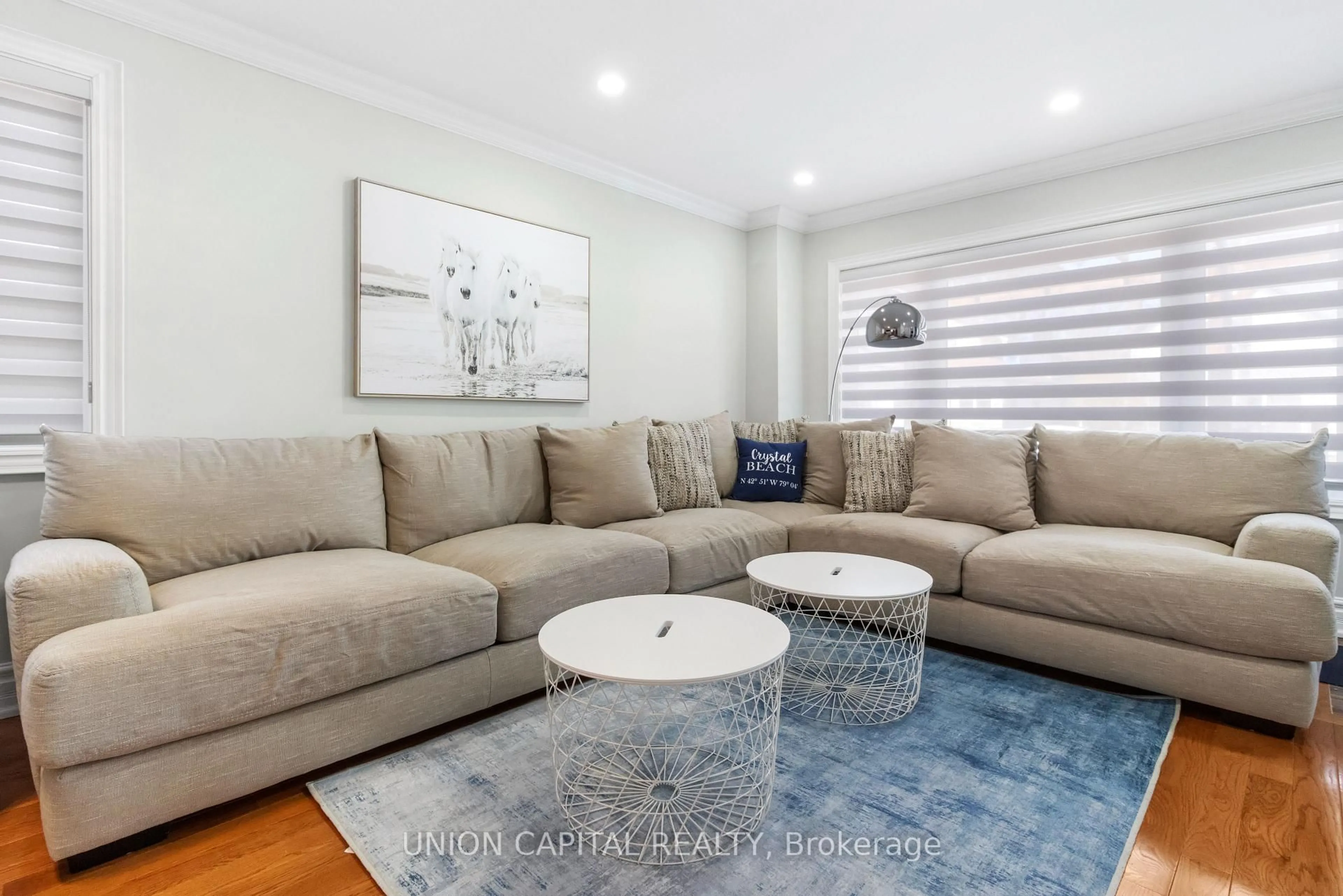 Living room with furniture, unknown for 186 Lincoln Rd, Fort Erie Ontario L0S 1B0